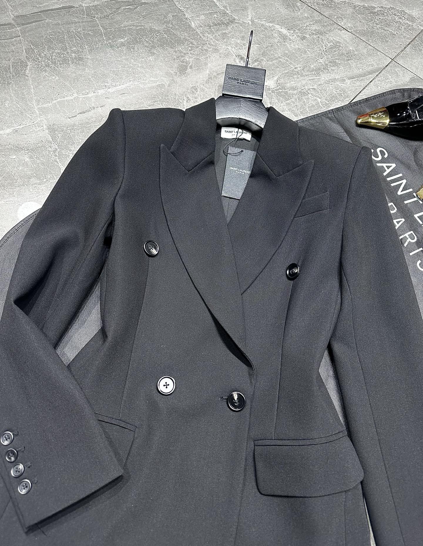 “SAINT LAURE****2025 New Series: Kenpea Double-Deductible Female Suit Overview” - 图片 2