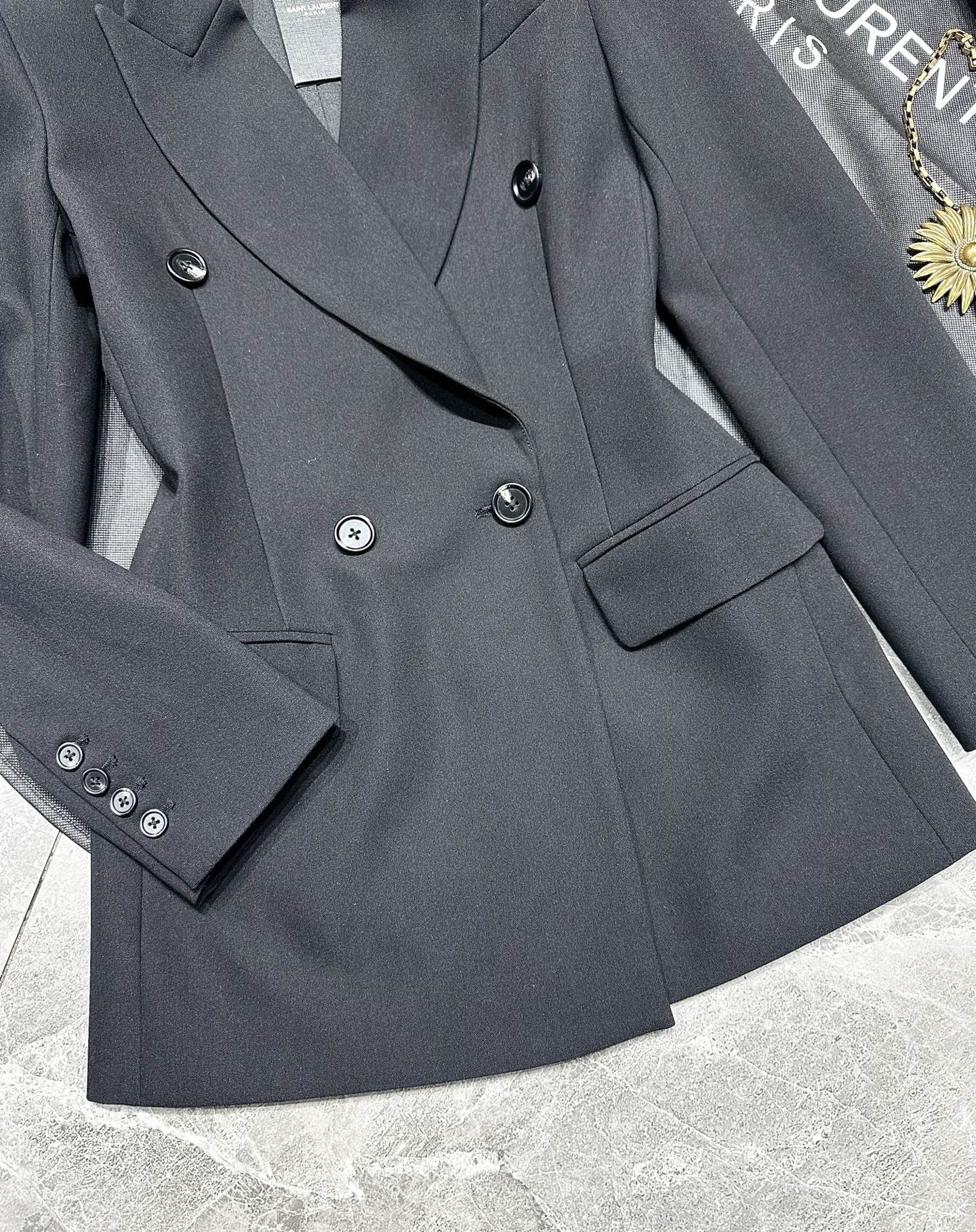 “SAINT LAURE****2025 New Series: Kenpea Double-Deductible Female Suit Overview” - 图片 5