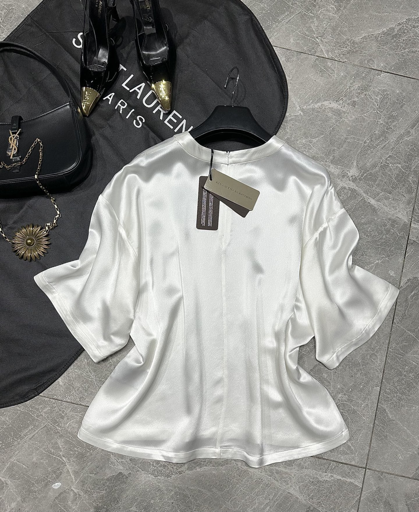 “ERMANNO SCERVI Spring New Series: Stylish Female Suit and Acoustic T-shirts” - 图片 8