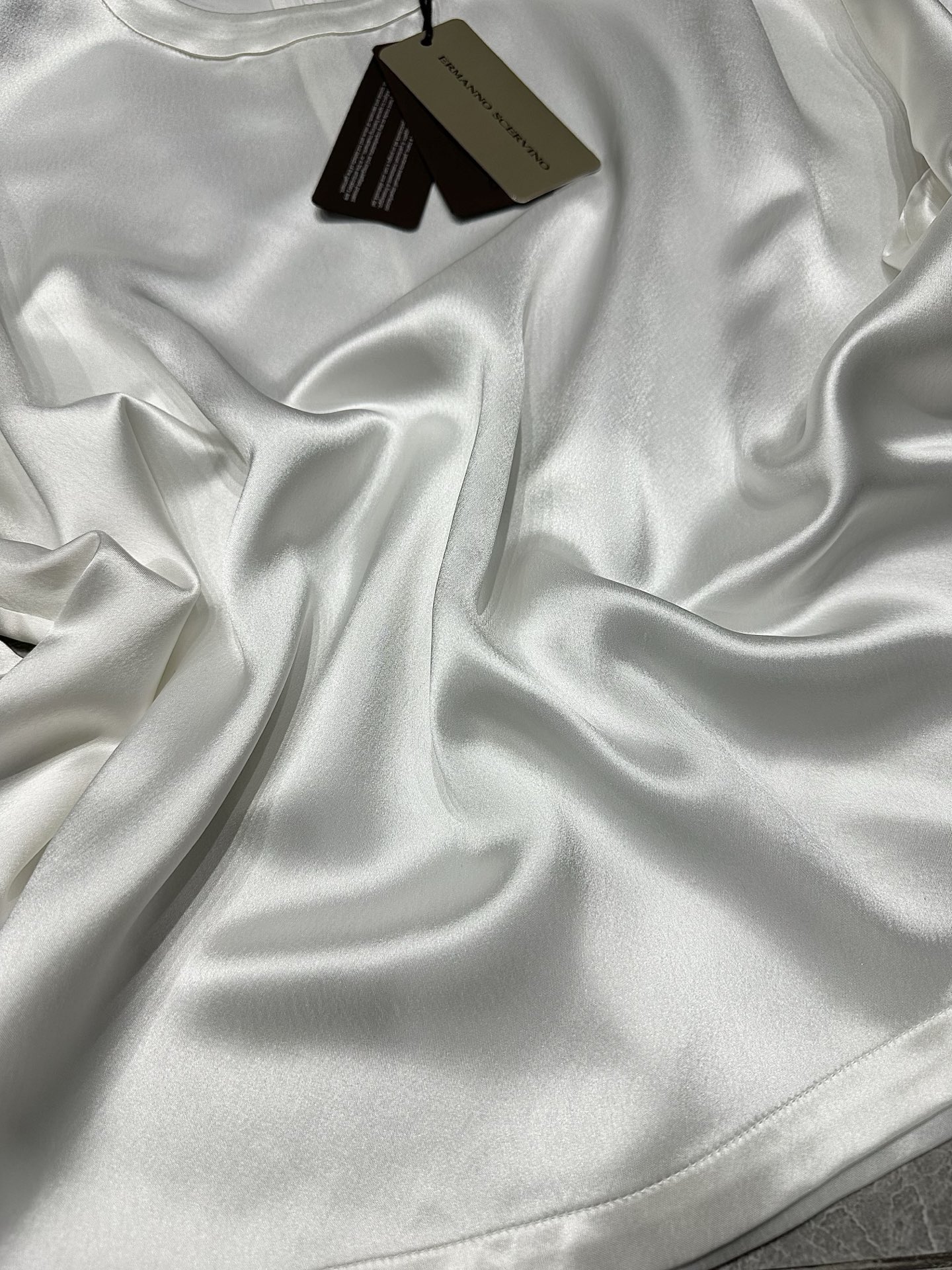 “ERMANNO SCERVI Spring New Series: Stylish Female Suit and Acoustic T-shirts” - 图片 5