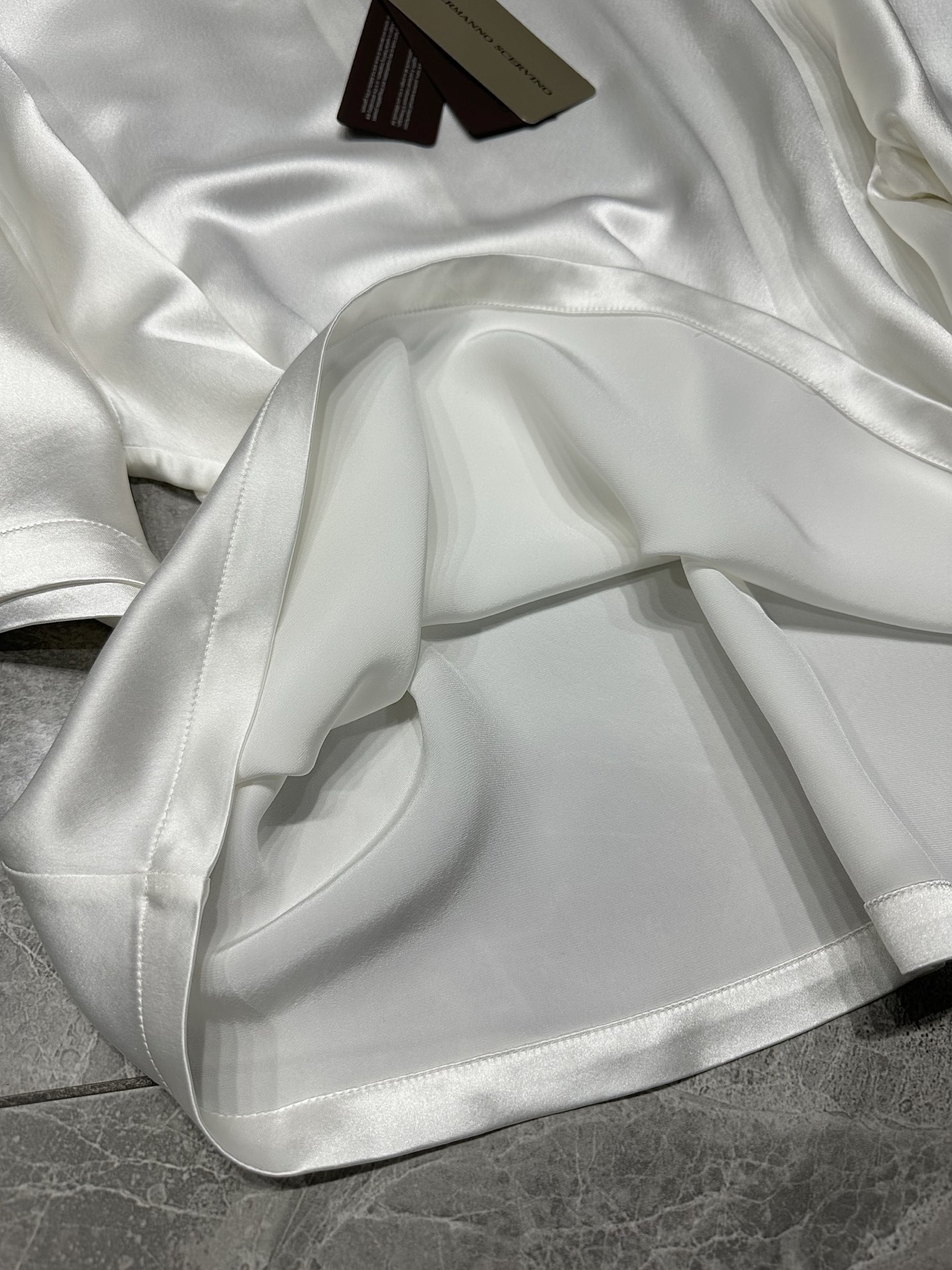 “ERMANNO SCERVI Spring New Series: Stylish Female Suit and Acoustic T-shirts” - 图片 4