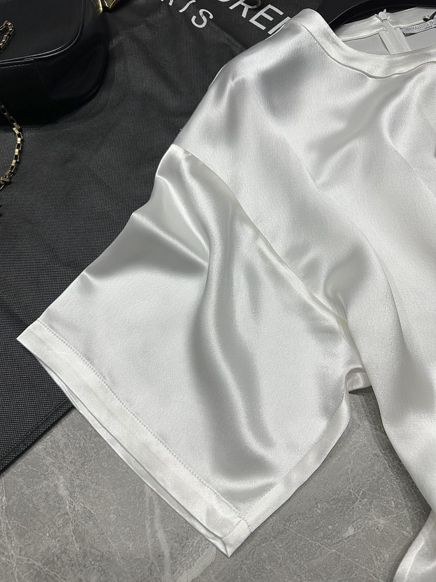 “ERMANNO SCERVI Spring New Series: Stylish Female Suit and Acoustic T-shirts” - 图片 7