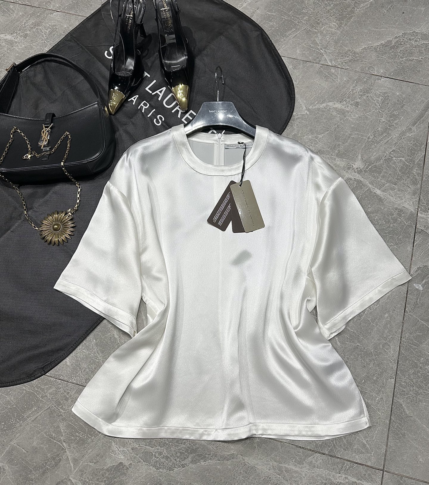 “ERMANNO SCERVI Spring New Series: Stylish Female Suit and Acoustic T-shirts”