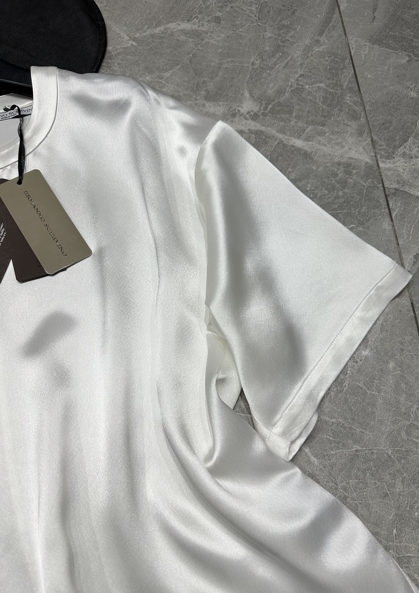 “ERMANNO SCERVI Spring New Series: Stylish Female Suit and Acoustic T-shirts” - 图片 2