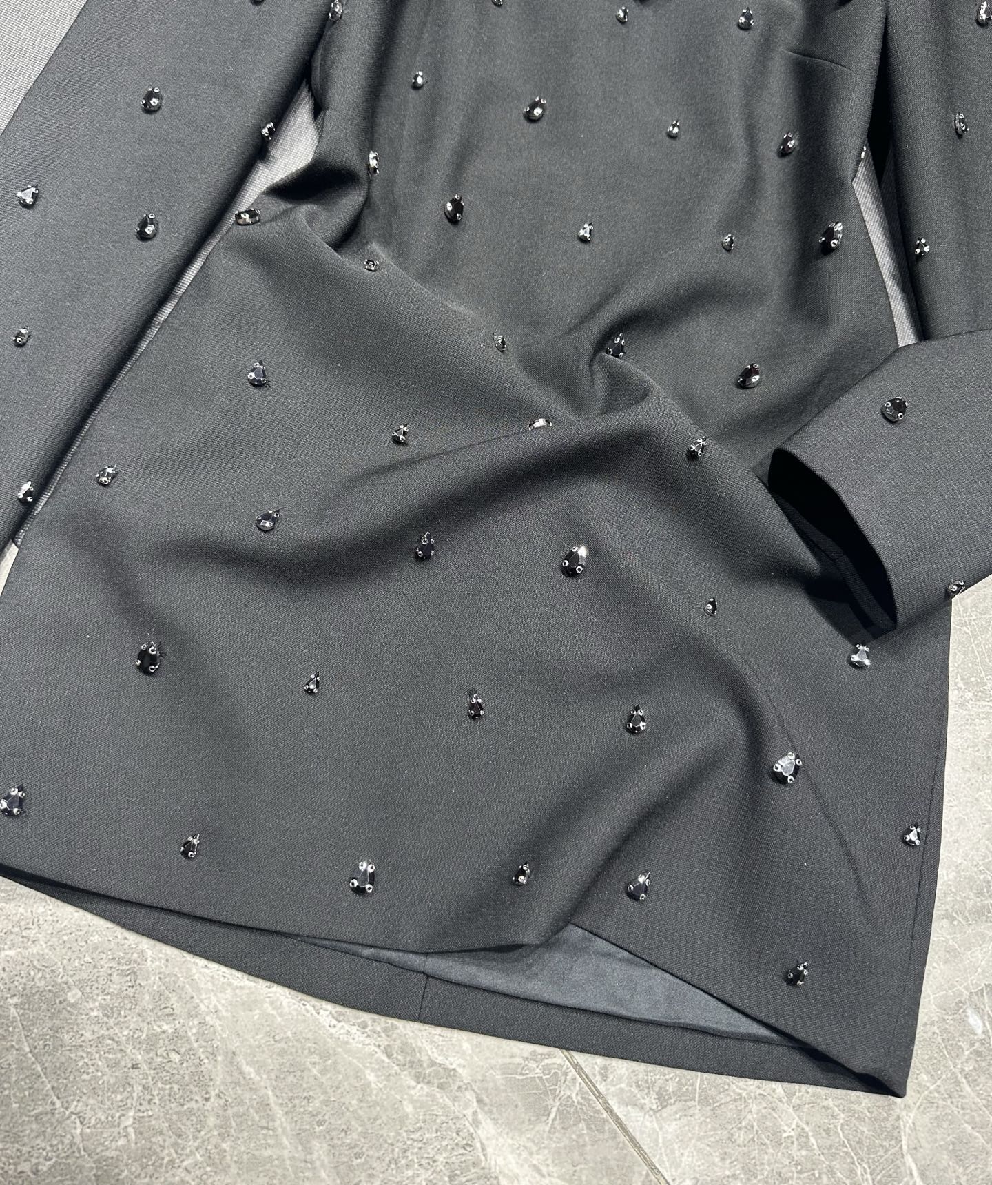 “Balma**** 25 New Series: Hand-Made Drill Beads Dress with Unique Details” - 图片 4
