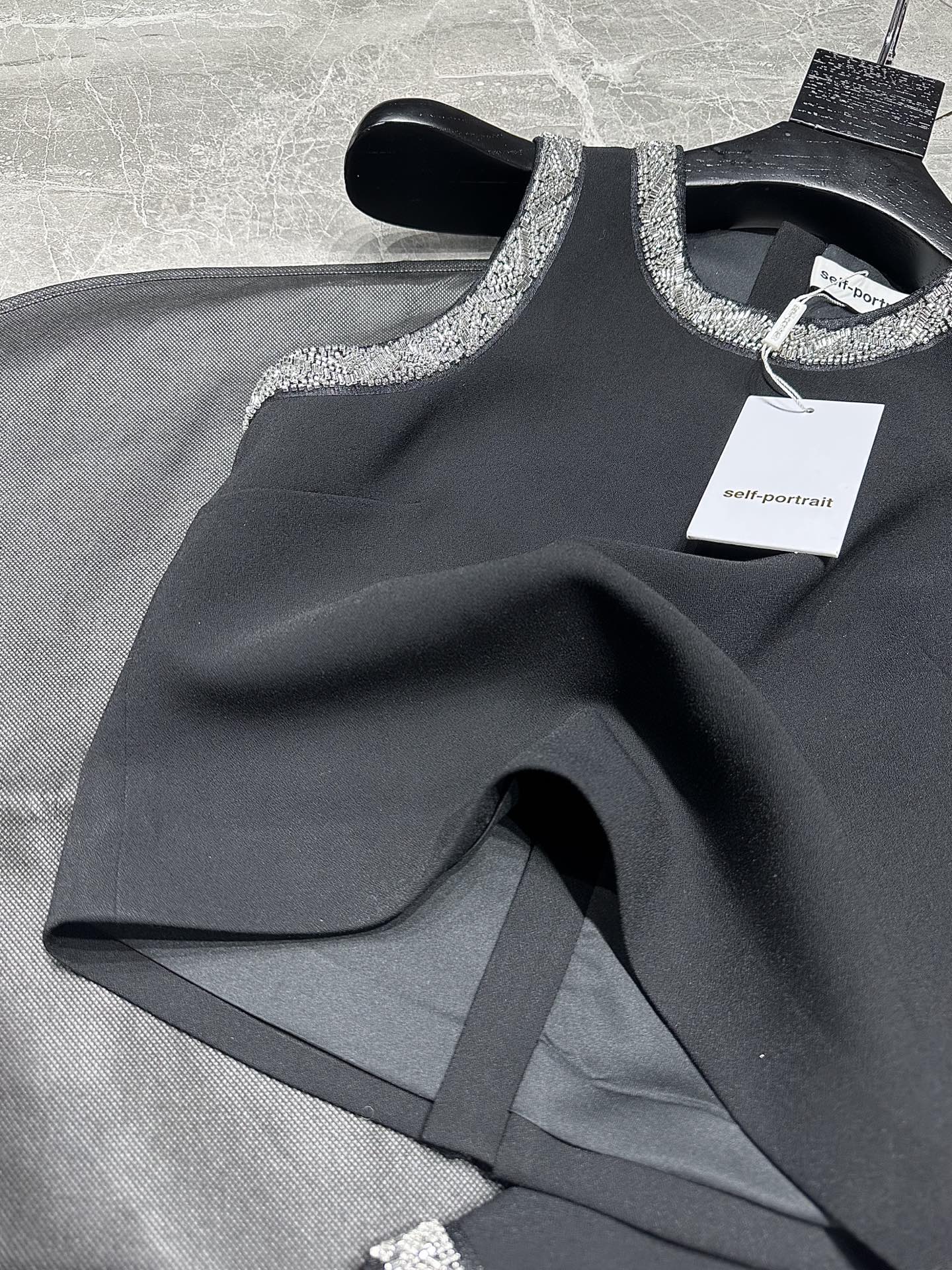 Fashion Review: Self-Portrait’s Spring-Summer 2025 Collection Offers Elegant and Versatile Designs - 图片 6