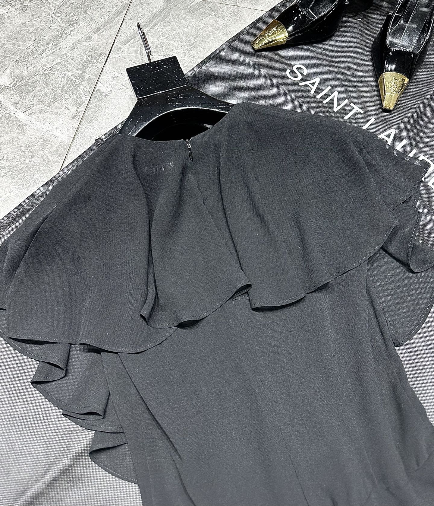 Stylish Saint Laurent Dress: Chic, Modern, and Versatile Design for Women. - 图片 9