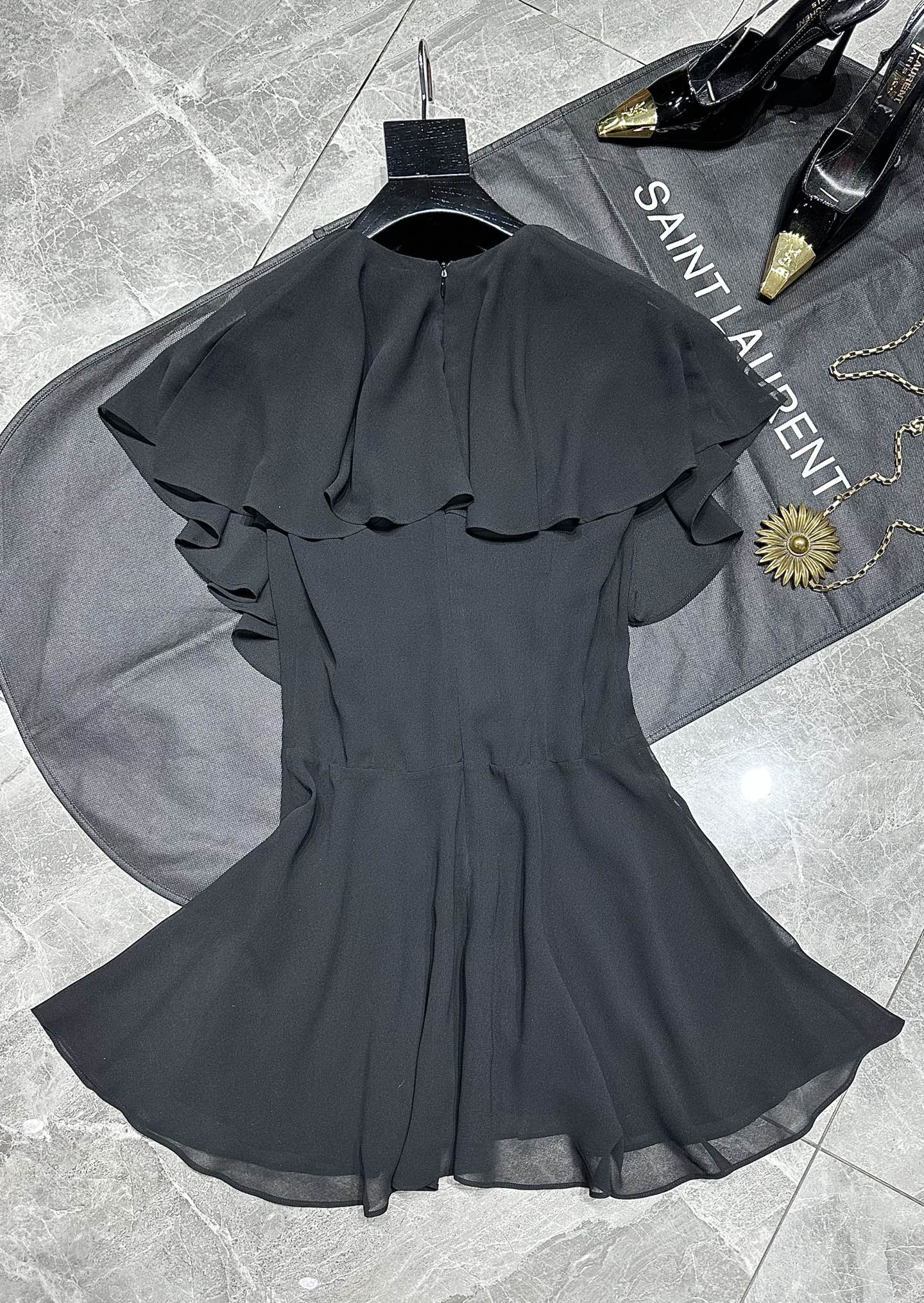 Stylish Saint Laurent Dress: Chic, Modern, and Versatile Design for Women. - 图片 8
