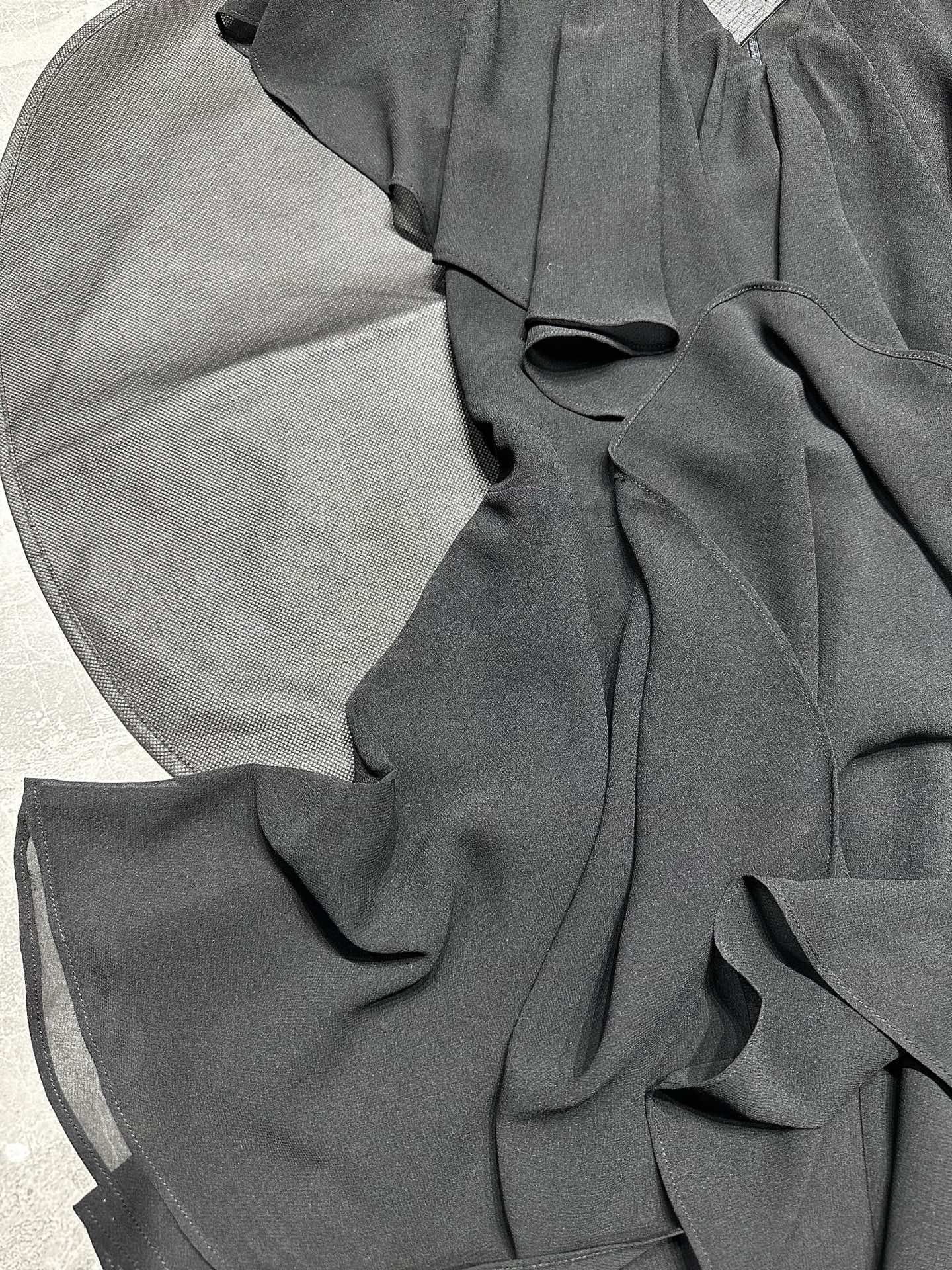 Stylish Saint Laurent Dress: Chic, Modern, and Versatile Design for Women. - 图片 7