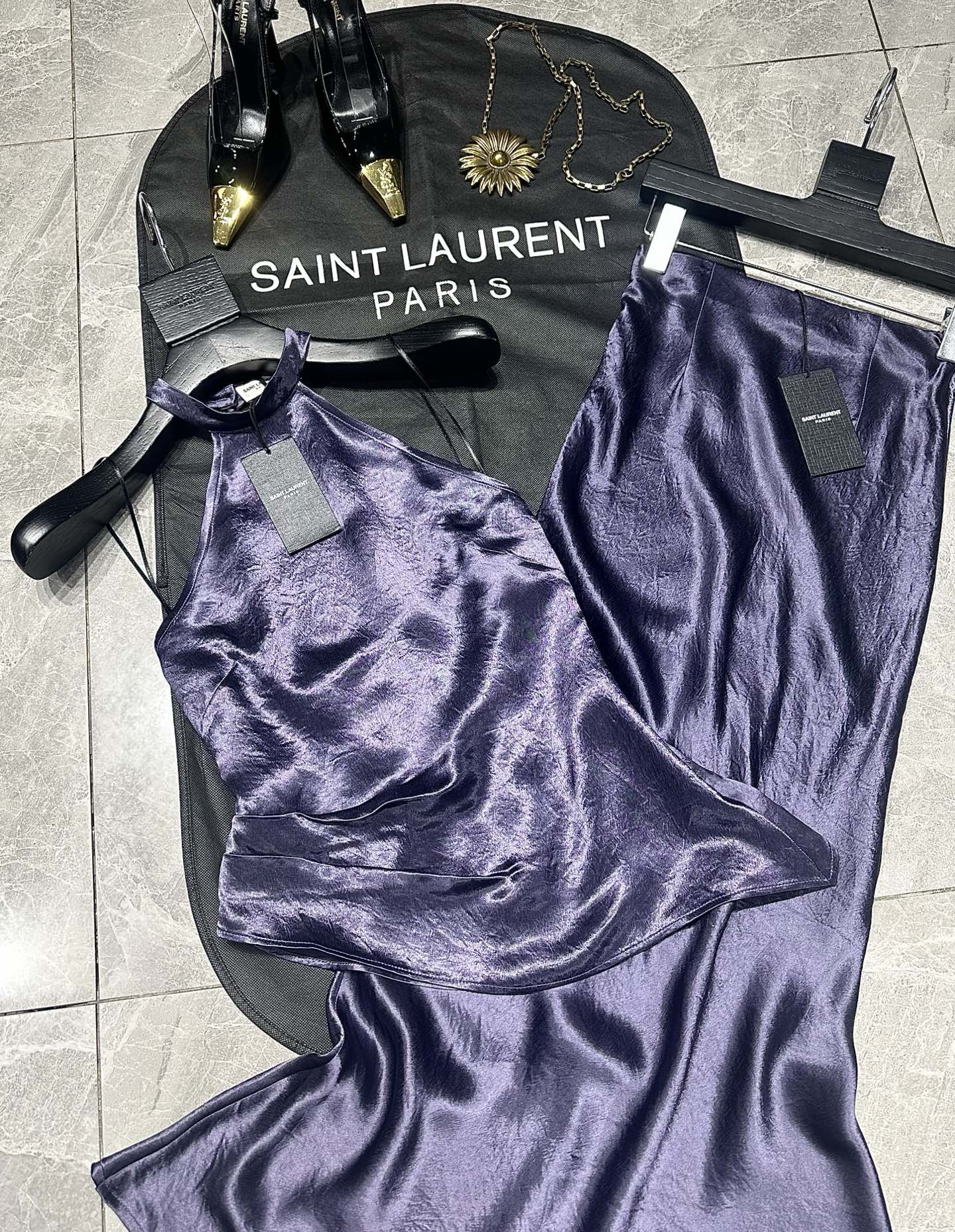 Stylish and Versatile Female Suit Collection by Saint Laurent for Summer Fashion - 图片 2