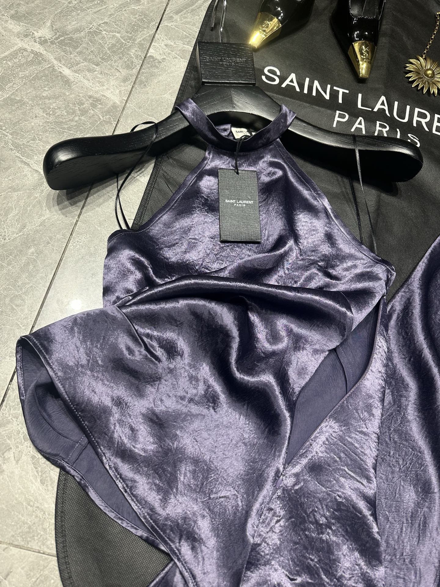 Stylish and Versatile Female Suit Collection by Saint Laurent for Summer Fashion - 图片 6