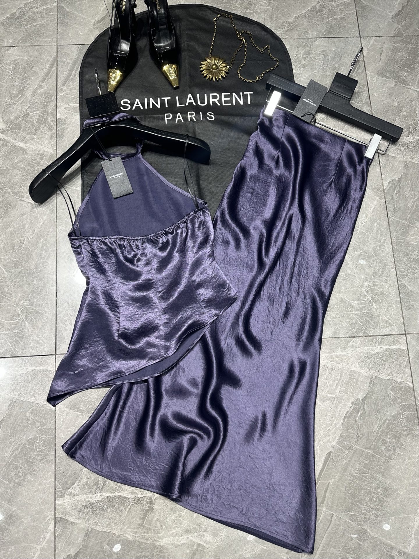 Stylish and Versatile Female Suit Collection by Saint Laurent for Summer Fashion - 图片 3