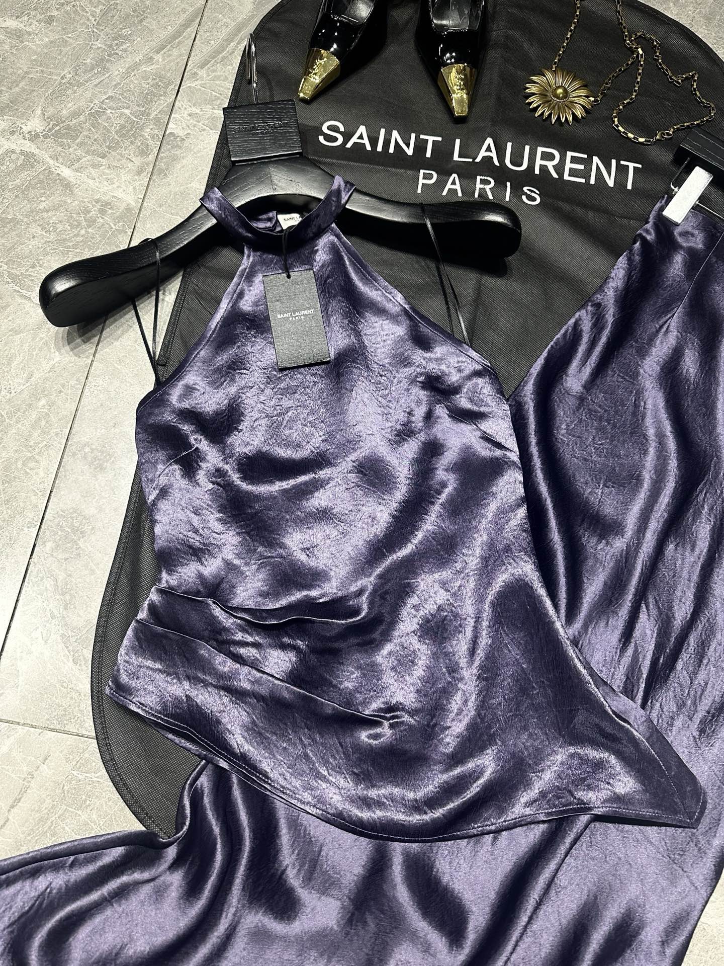 Stylish and Versatile Female Suit Collection by Saint Laurent for Summer Fashion - 图片 4
