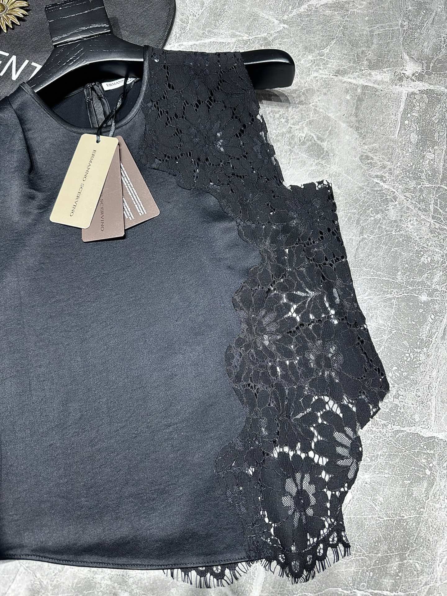 Ermanno Scervino’s Summer New Series: Lacerate Vests with Delicate Comfort and Elegant Design - 图片 3