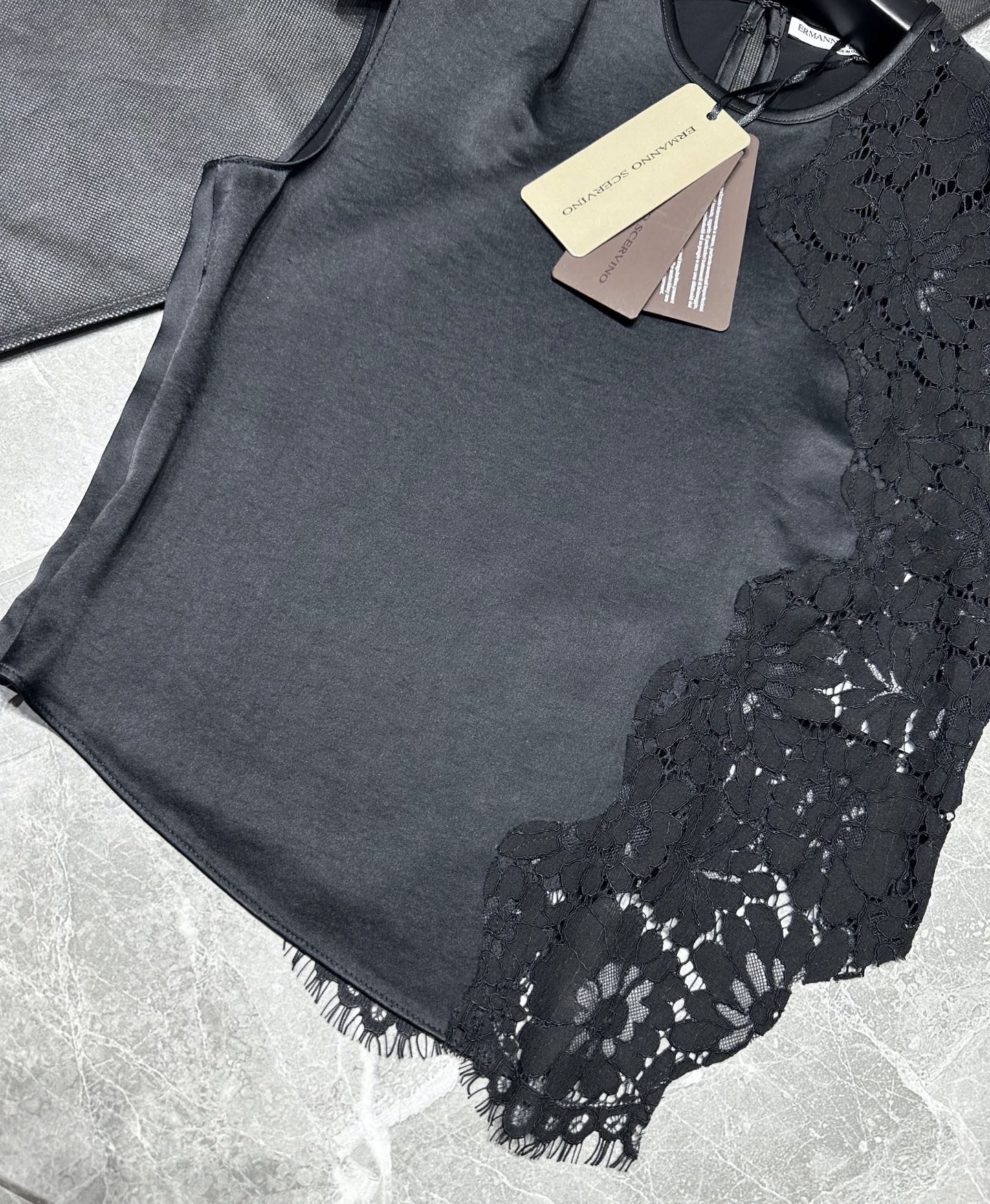 Ermanno Scervino’s Summer New Series: Lacerate Vests with Delicate Comfort and Elegant Design - 图片 4
