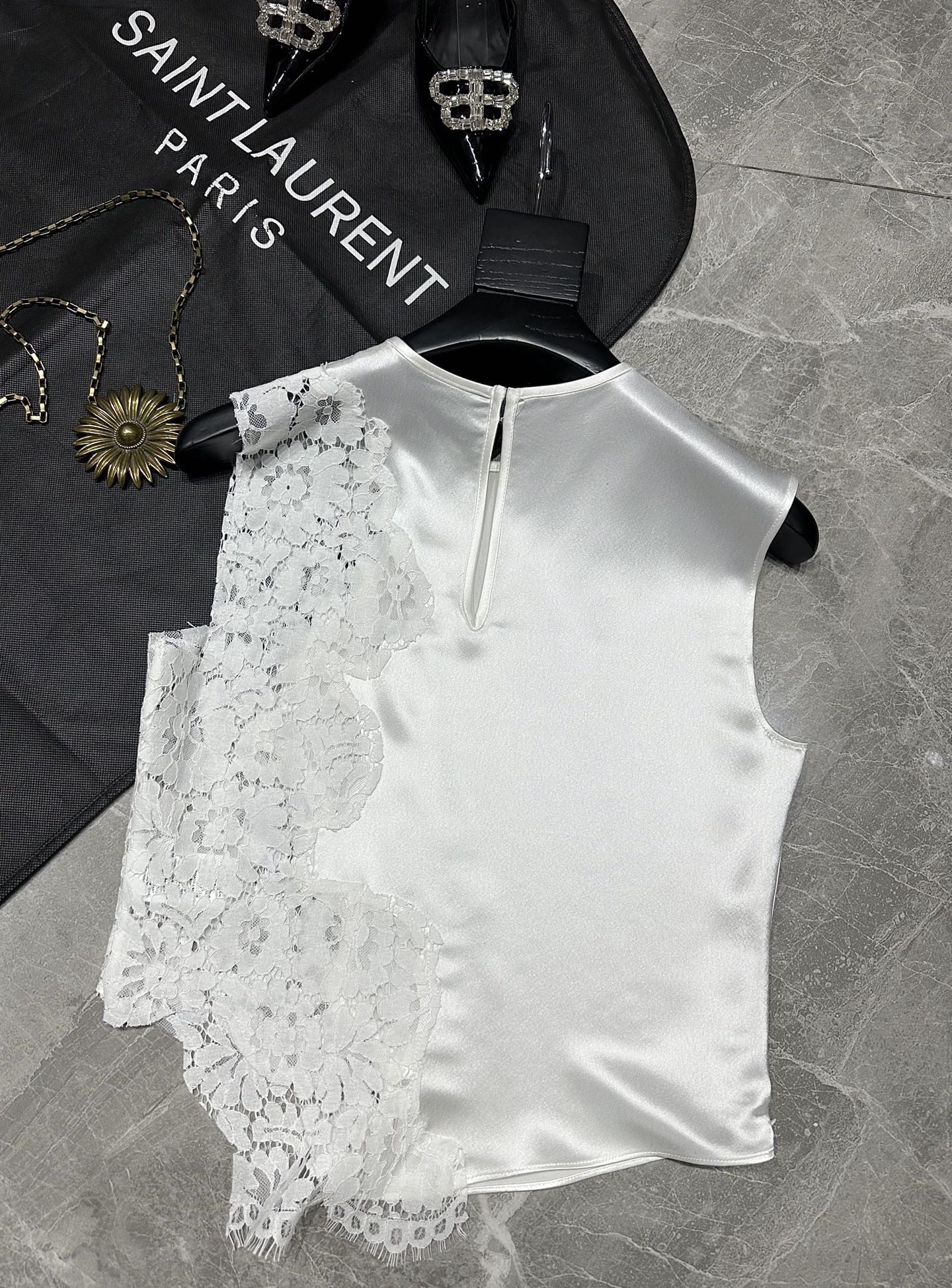 Ermanno Scervino’s Summer Vests: Acid Triad Import with Radish-Inspired Design - 图片 9