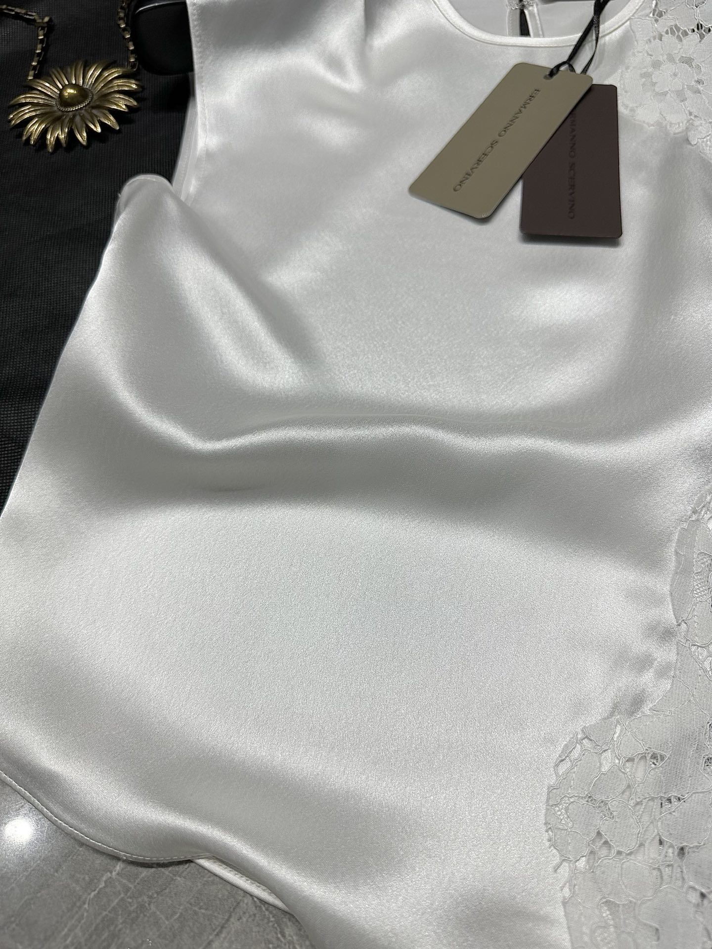 Ermanno Scervino’s Summer Vests: Acid Triad Import with Radish-Inspired Design - 图片 7