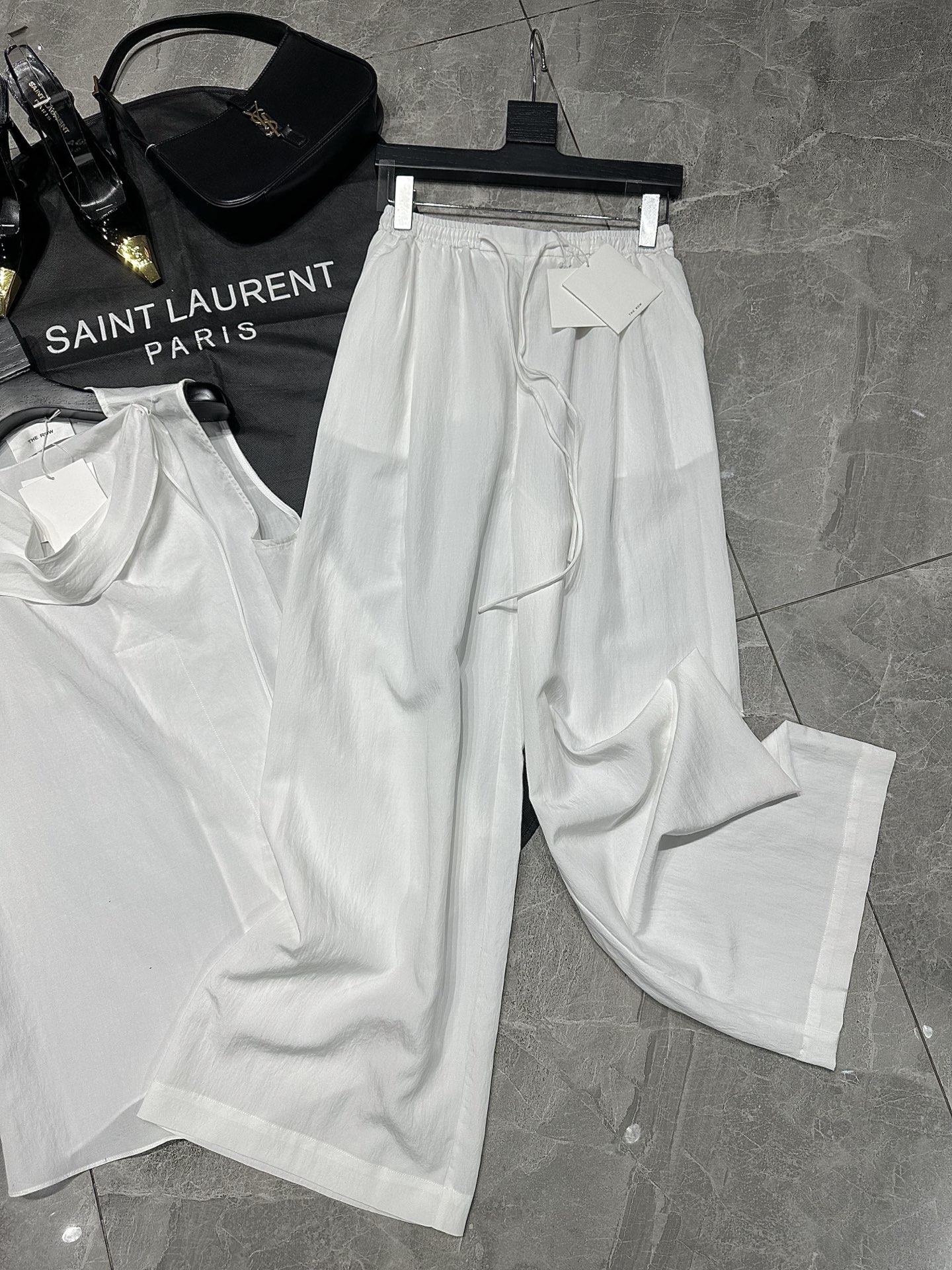 “Stylish Women’s Suits in Th* Row***’s Summer New Series: Simple, Elegant, and Versatile” - 图片 7