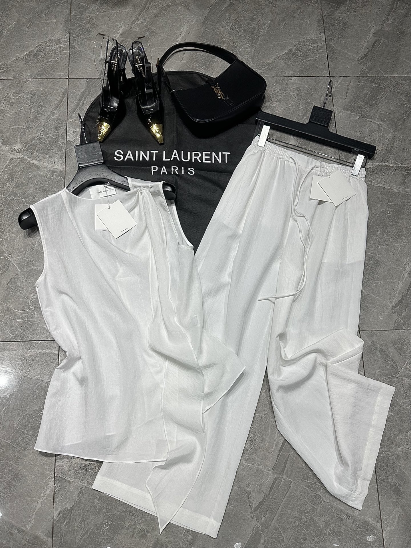 “Stylish Women’s Suits in Th* Row***’s Summer New Series: Simple, Elegant, and Versatile” - 图片 1