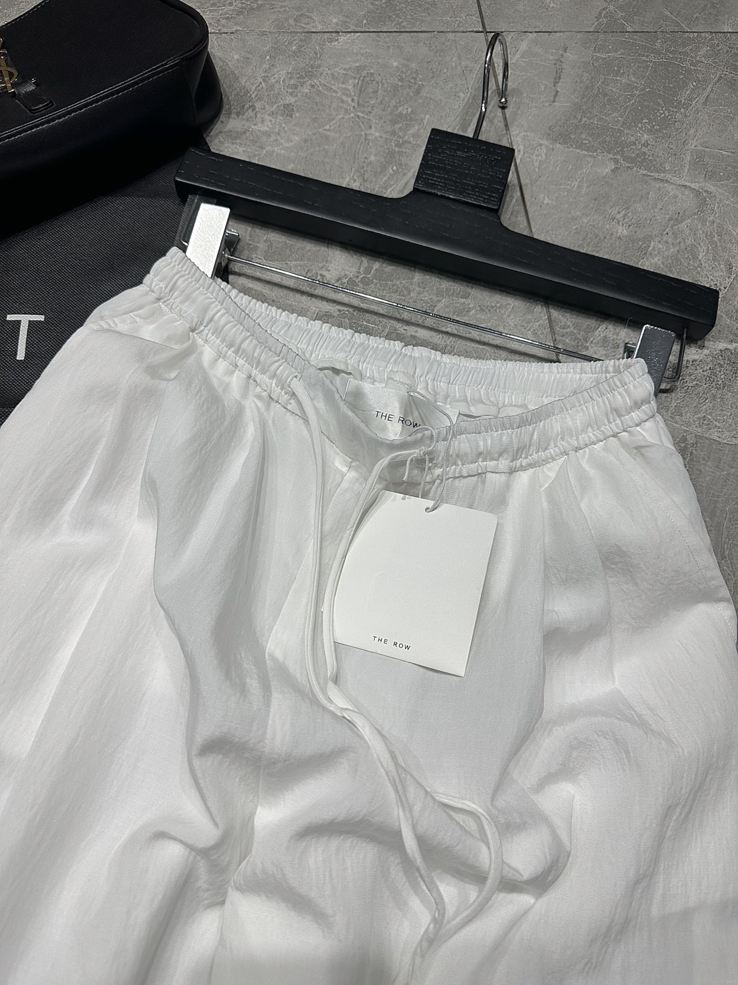 “Stylish Women’s Suits in Th* Row***’s Summer New Series: Simple, Elegant, and Versatile” - 图片 9