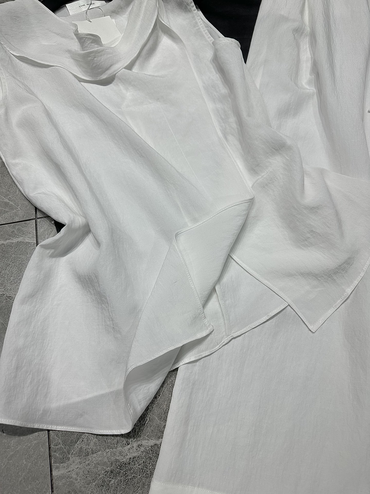 “Stylish Women’s Suits in Th* Row***’s Summer New Series: Simple, Elegant, and Versatile” - 图片 6