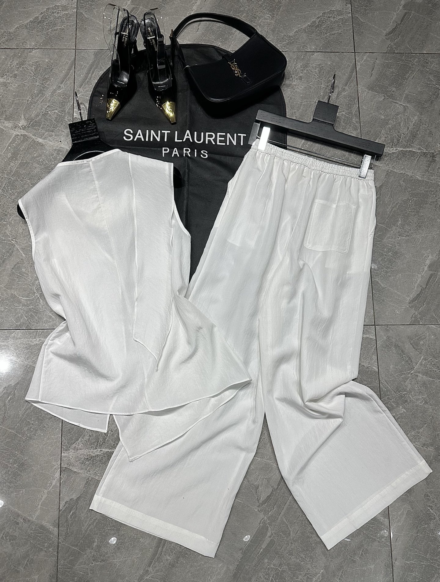 “Stylish Women’s Suits in Th* Row***’s Summer New Series: Simple, Elegant, and Versatile” - 图片 3