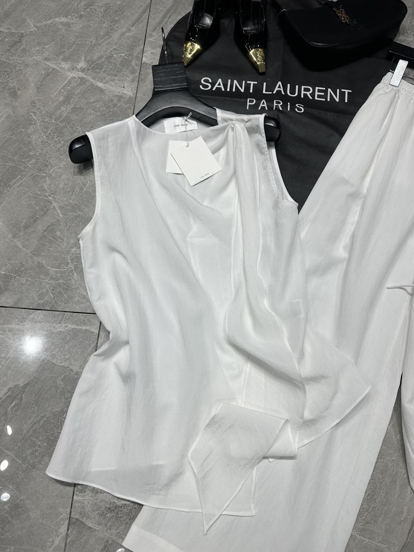 “Stylish Women’s Suits in Th* Row***’s Summer New Series: Simple, Elegant, and Versatile” - 图片 4