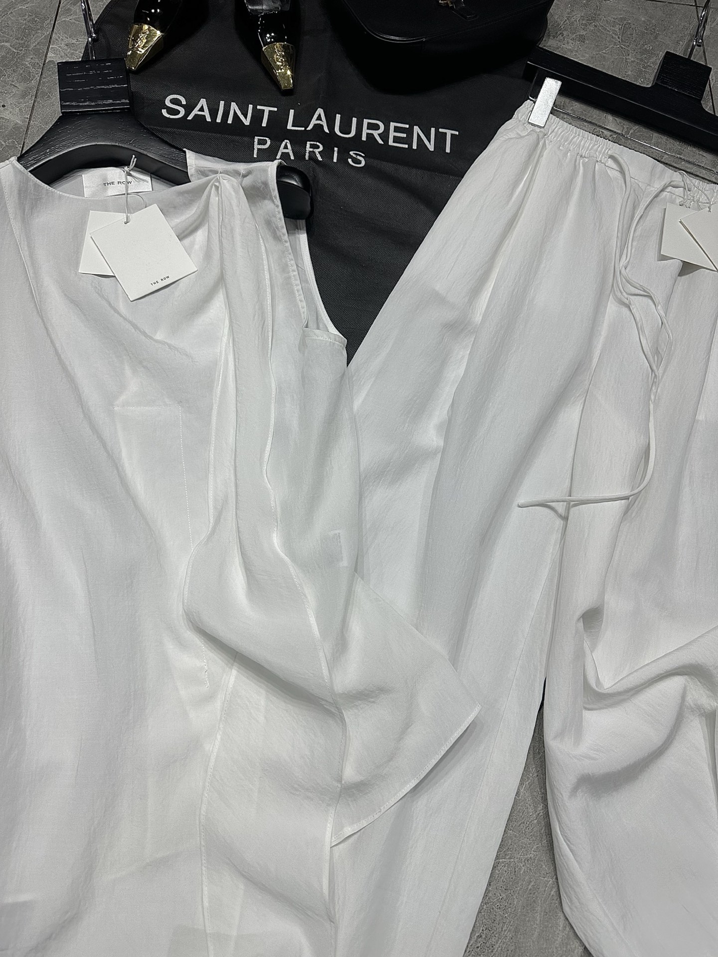 “Stylish Women’s Suits in Th* Row***’s Summer New Series: Simple, Elegant, and Versatile” - 图片 2