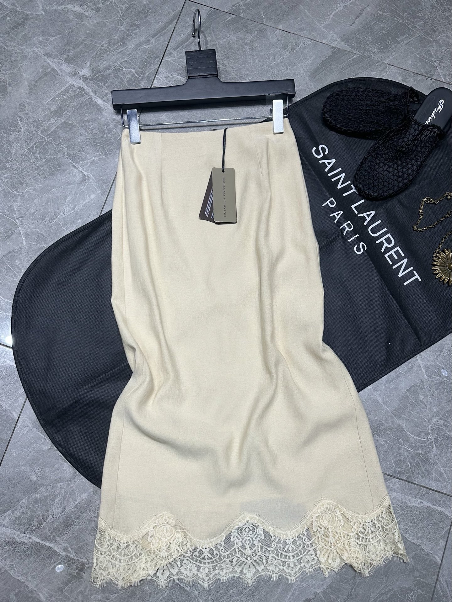 Ermanno Scervino’s Original Scenic Female Dress: Spring & Summer 25 New Series Highlights - 图片 7