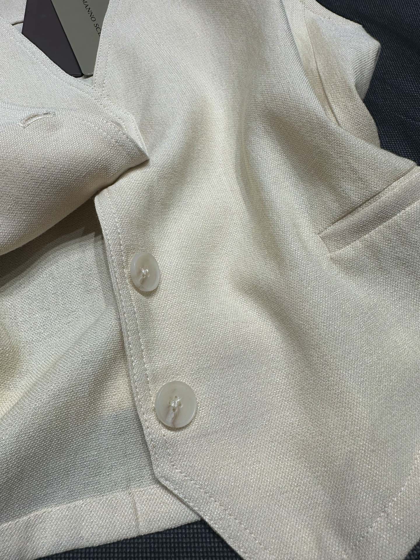 Ermanno Scervino 25 SS New Series: Scavenging Female Suit with Retro V-Collar Design - 图片 6