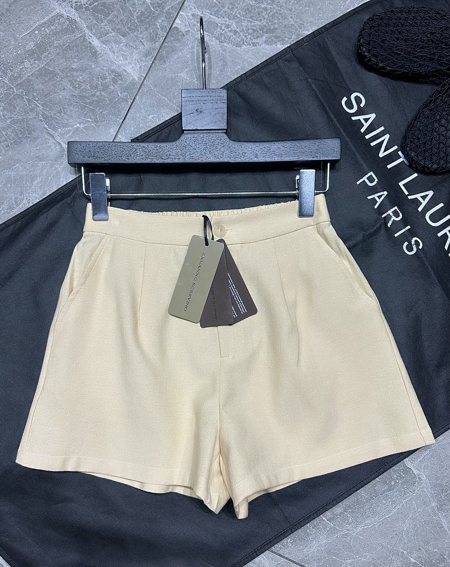 Ermanno Scervino 25 SS New Series: Scavenging Female Suit with Retro V-Collar Design - 图片 7