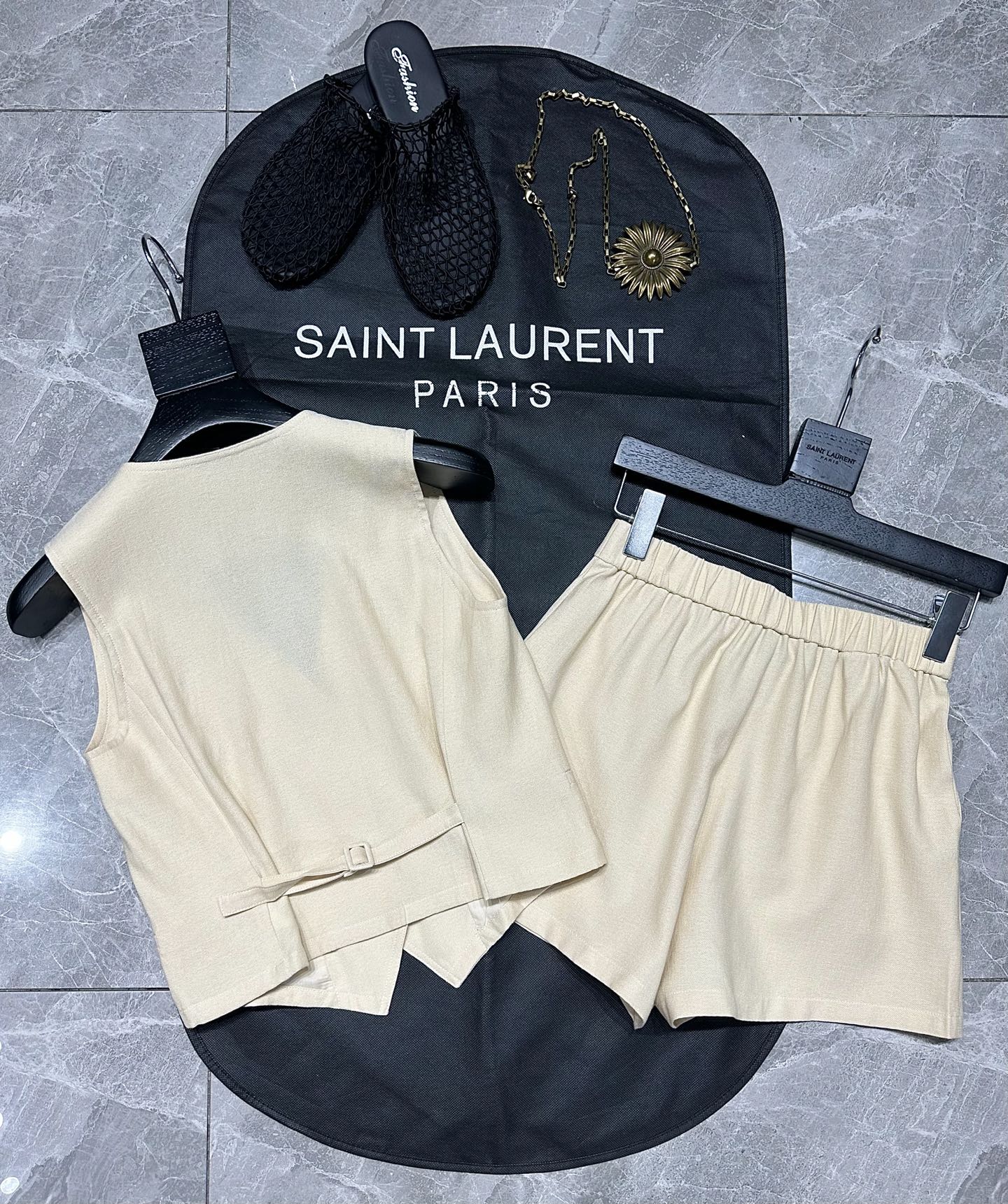 Ermanno Scervino 25 SS New Series: Scavenging Female Suit with Retro V-Collar Design - 图片 3