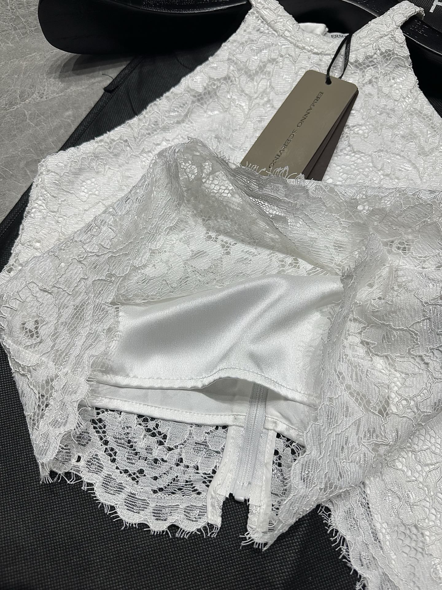 Ermanno Scervino 2025 Lace Wallet Suit: Elegant, Versatile, and Feminine Summer Attire - 图片 5