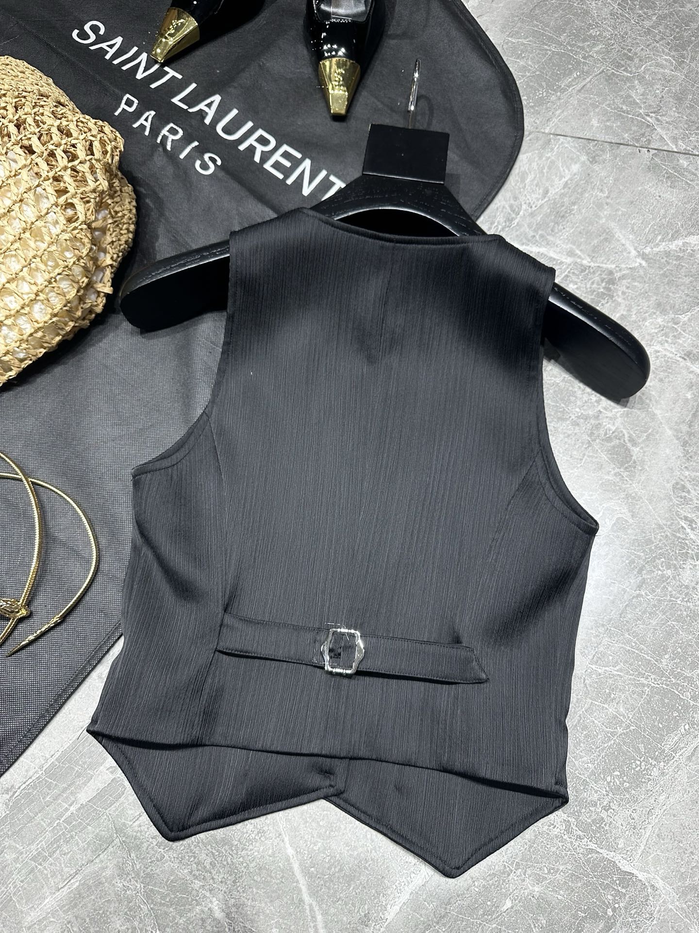 Saint Laurent Spring/Summer 25 Collection: Original Femininity, Modern Design, Monochrome Elegance - 图片 6
