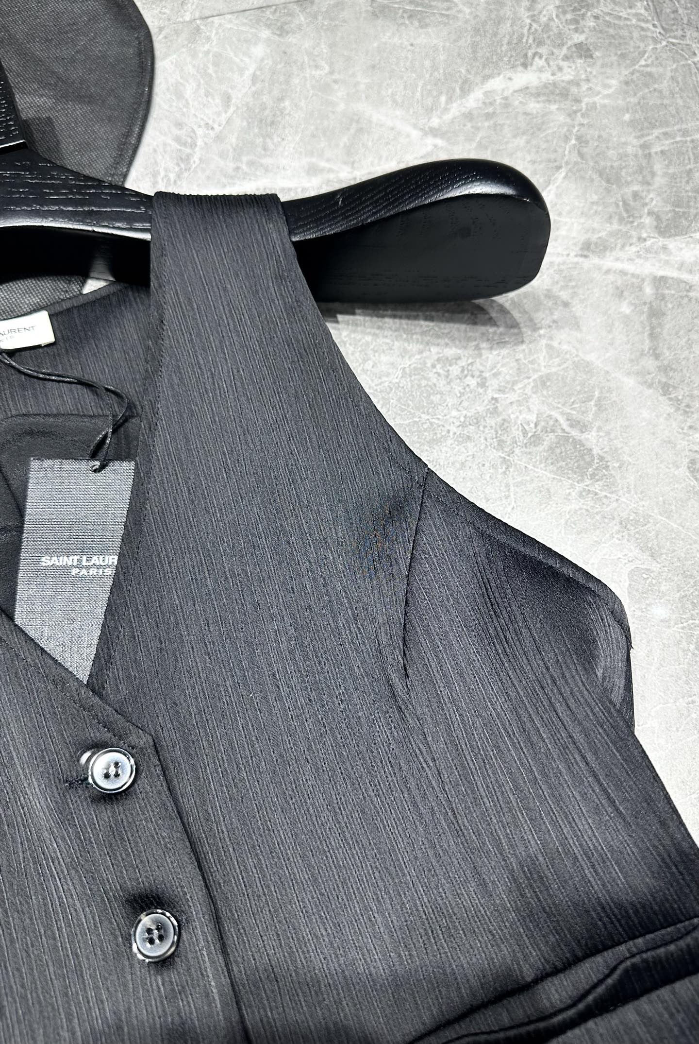 Saint Laurent Spring/Summer 25 Collection: Original Femininity, Modern Design, Monochrome Elegance - 图片 3