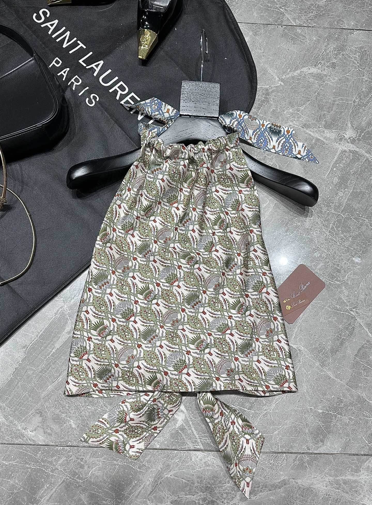 P828 Original Scene Female Dress Collection with Ermanno Scervino: 25 New Spring and Summer Styles - 图片 1