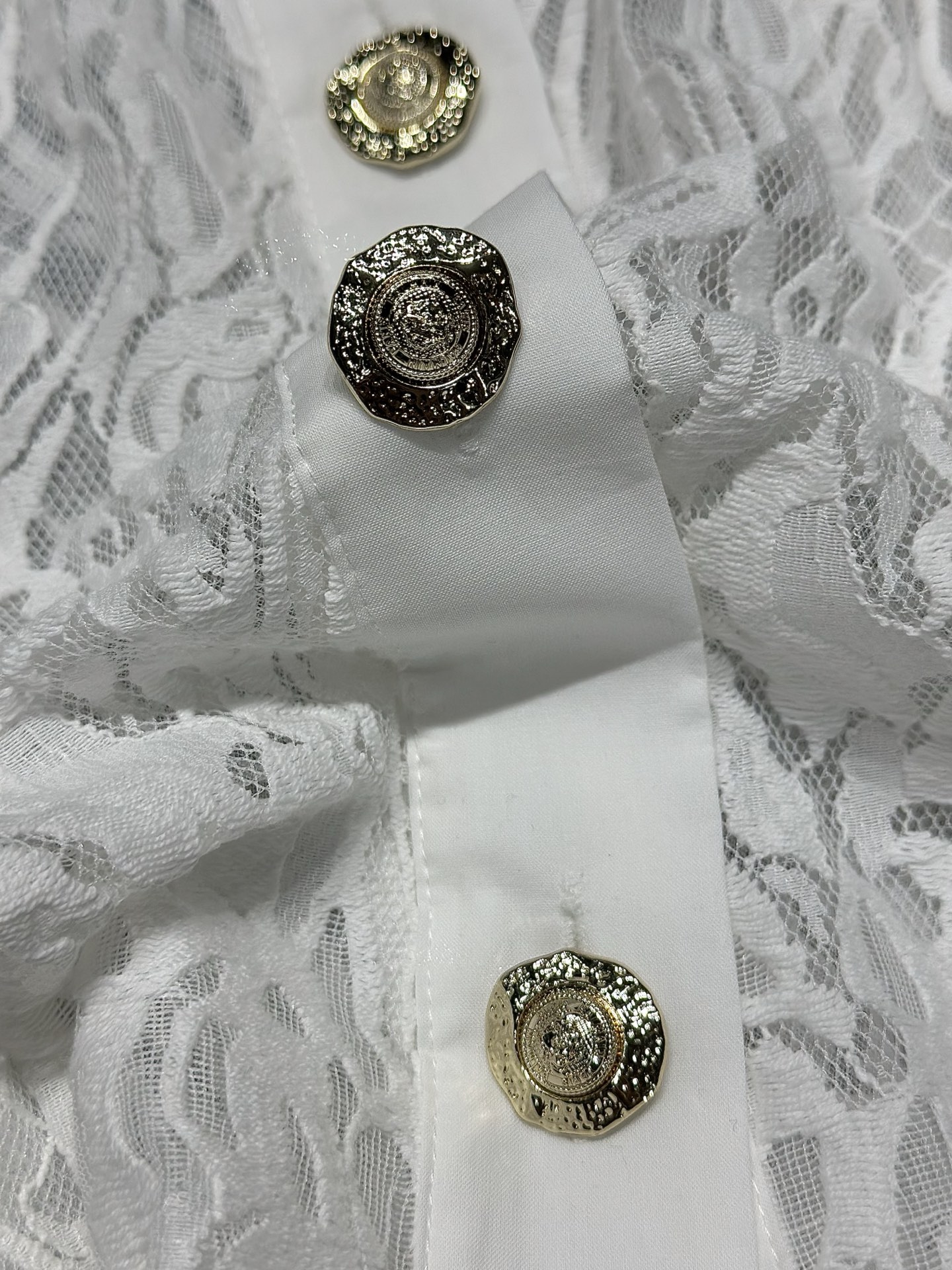 Stylish Female Dress from Balmain: Spring/Summer 25 Collection with Intricate Details - 图片 5