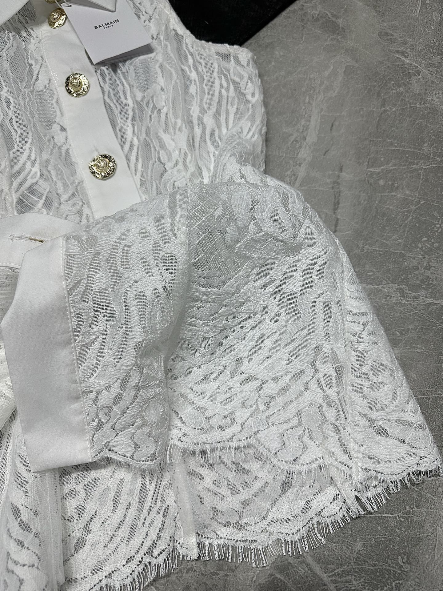 Stylish Female Dress from Balmain: Spring/Summer 25 Collection with Intricate Details - 图片 6