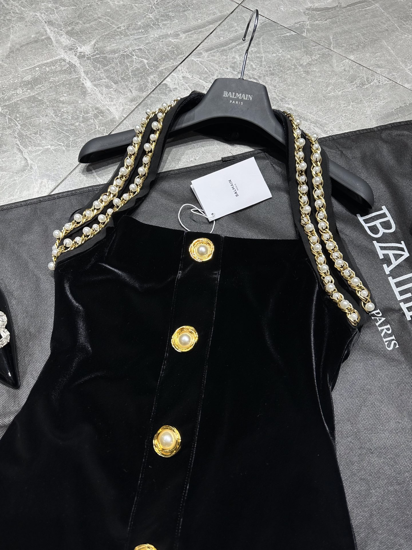 Balmain Fall-Winter Series: Exclusive Launch of Pearl Velvet Dress with Unique Hand-Made Craft - 图片 2