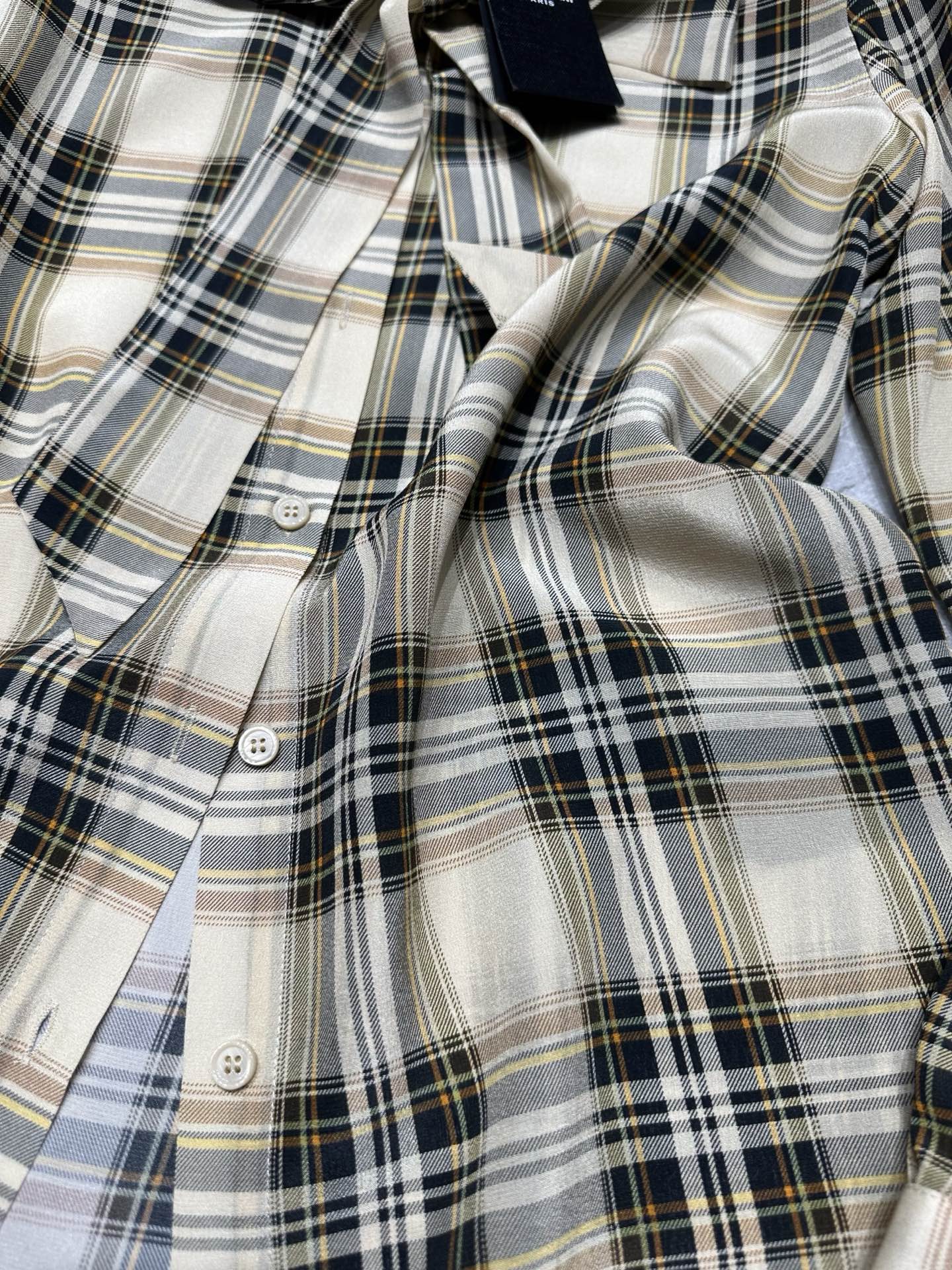 SAINT LAURENT 25 Falls New Series: Oversize-styled Classic Shirts for Every Occasion - 图片 6