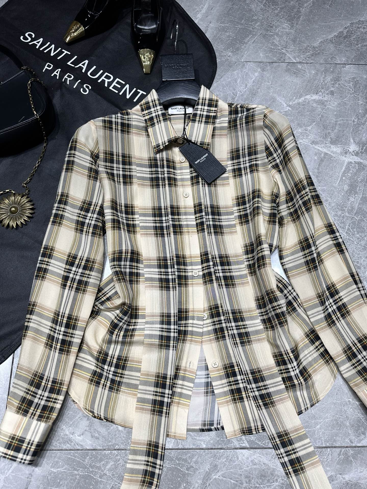 SAINT LAURENT 25 Falls New Series: Oversize-styled Classic Shirts for Every Occasion - 图片 2