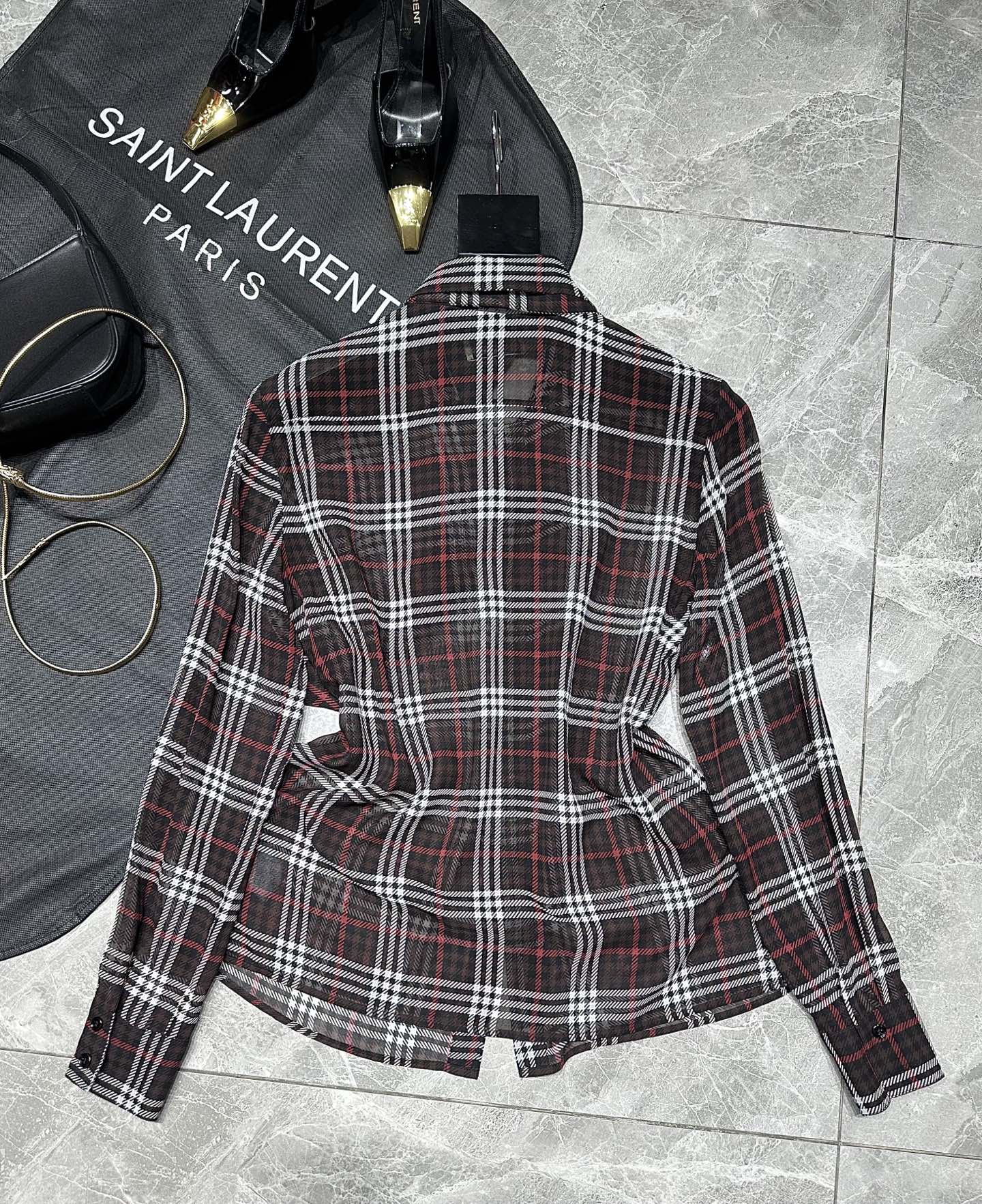 SAINT LAURENT Fall 25 Series: Oversized, Classic Buttoned Dress for All Occasions - 图片 9