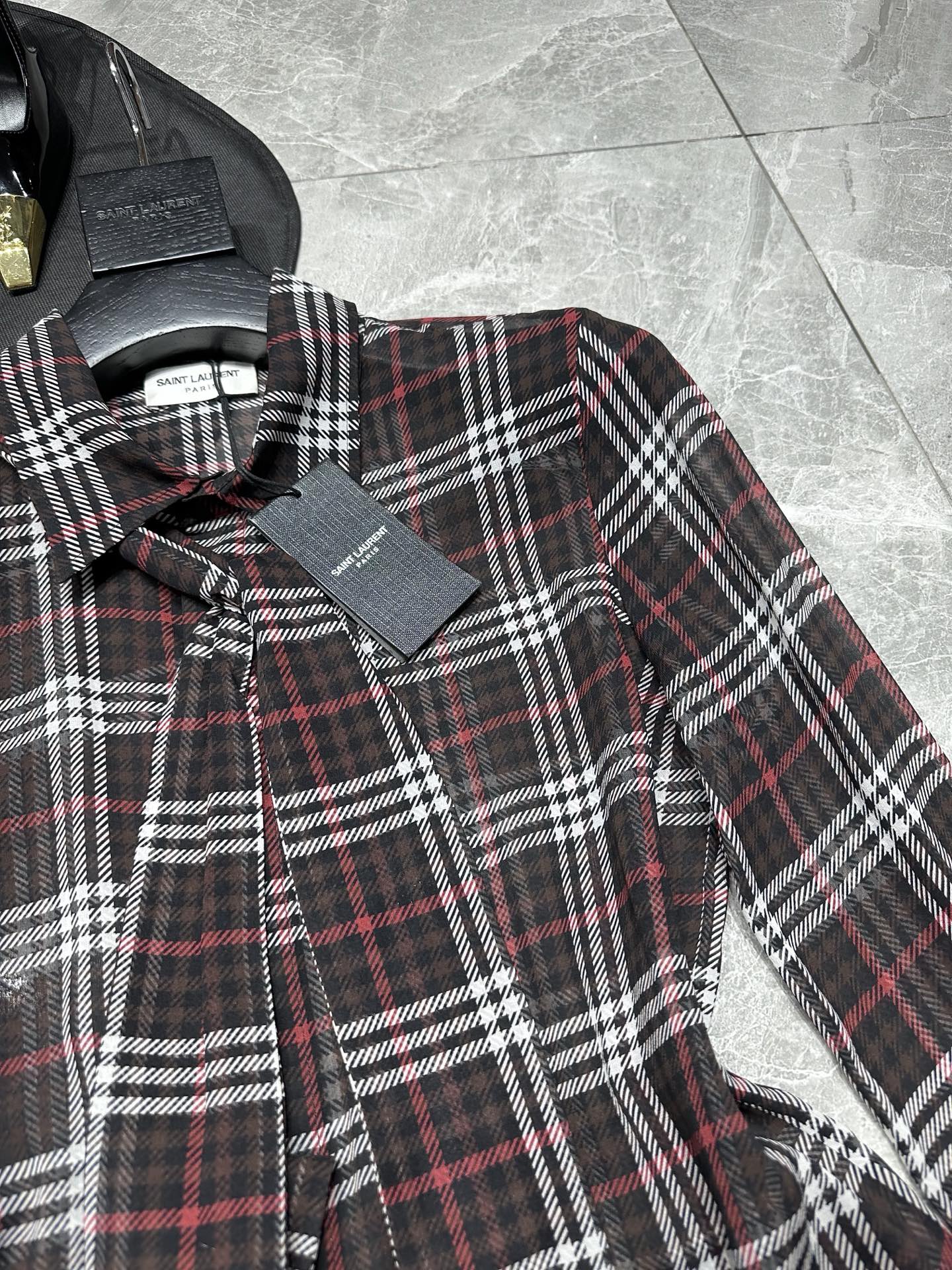SAINT LAURENT Fall 25 Series: Oversized, Classic Buttoned Dress for All Occasions - 图片 4