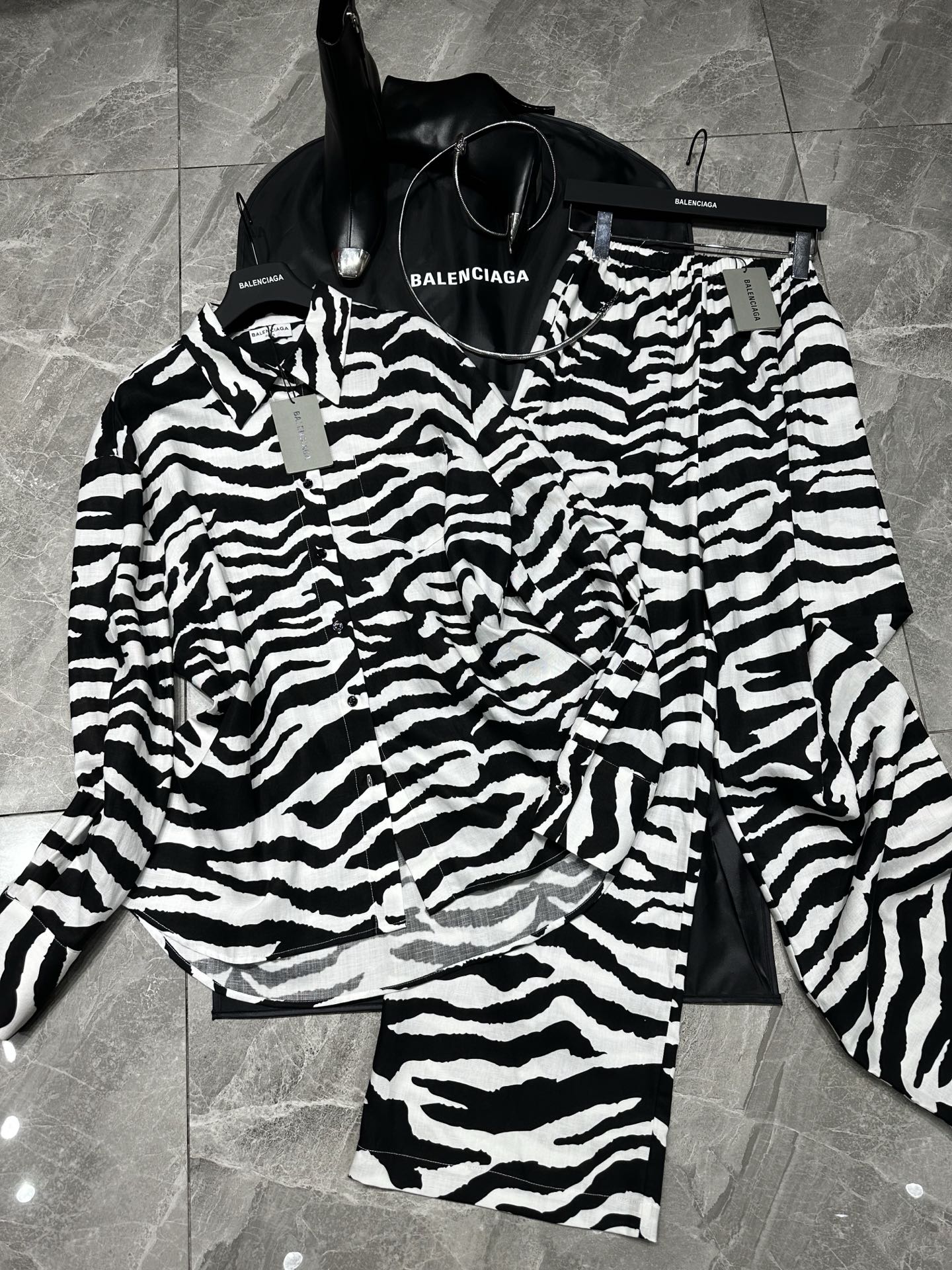 Summary: Versatile One-Size-Fits-All SMLS Set with Super Fine Quality - 图片 2