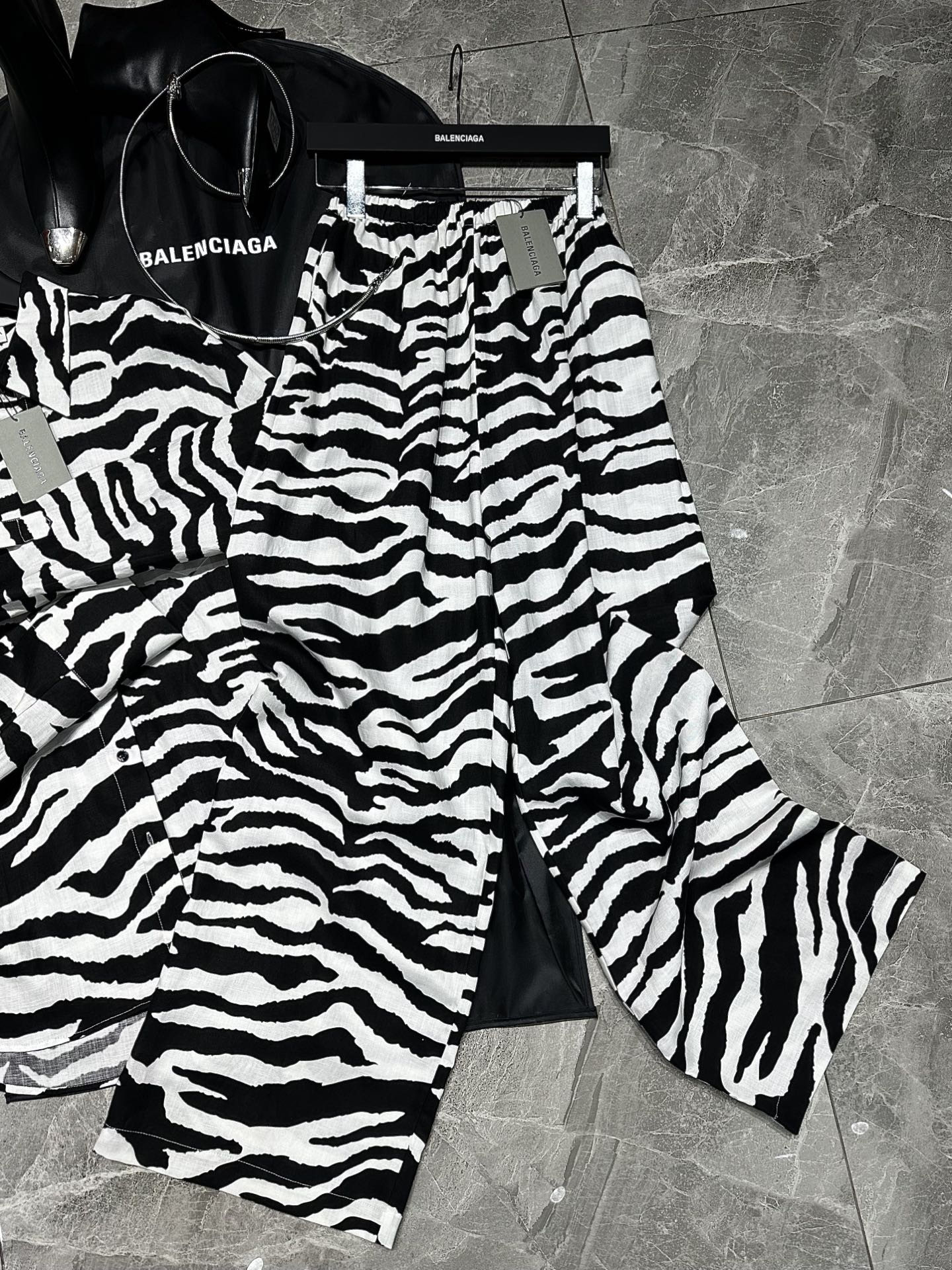 Summary: Versatile One-Size-Fits-All SMLS Set with Super Fine Quality - 图片 7