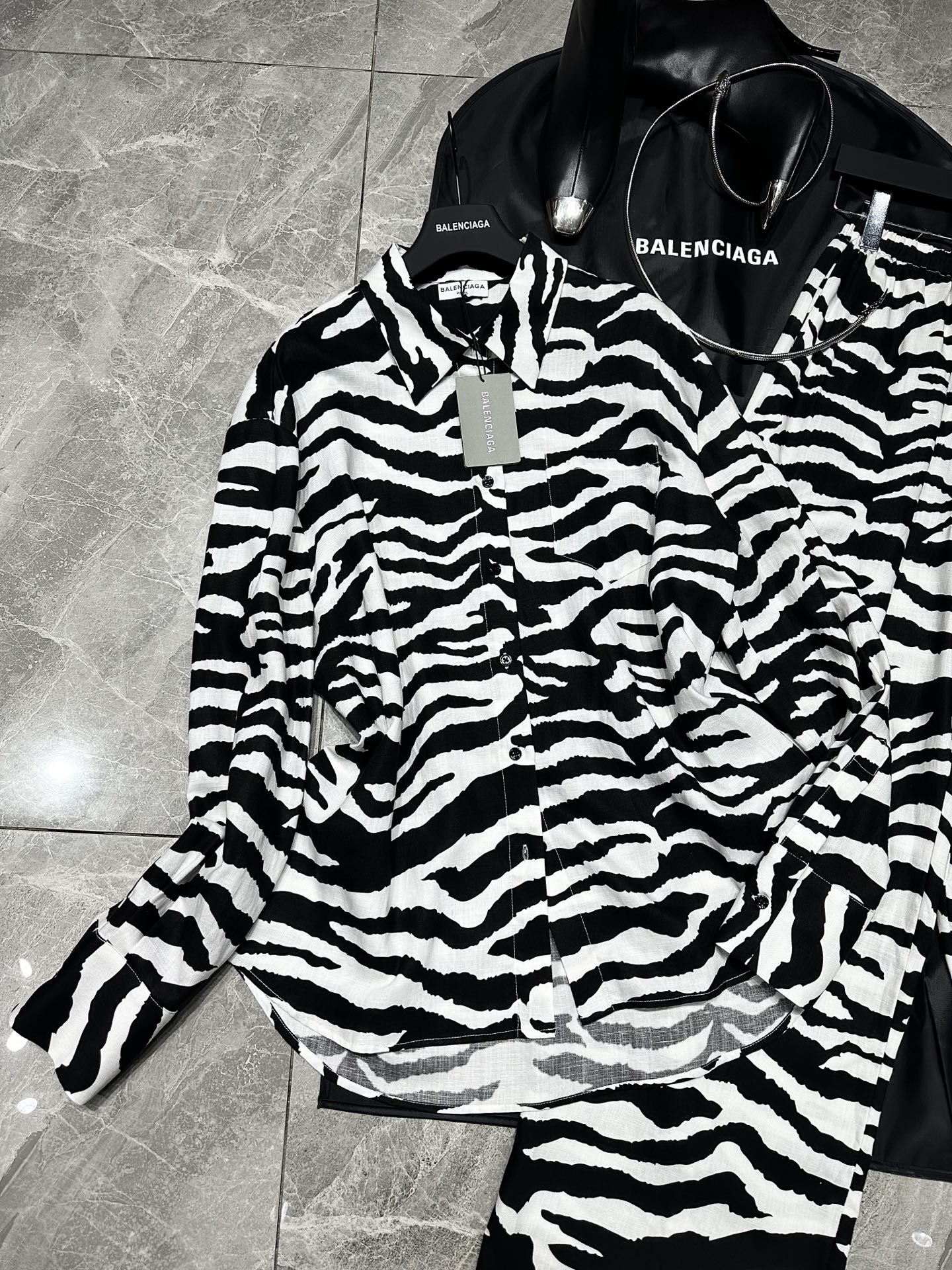 Summary: Versatile One-Size-Fits-All SMLS Set with Super Fine Quality - 图片 4
