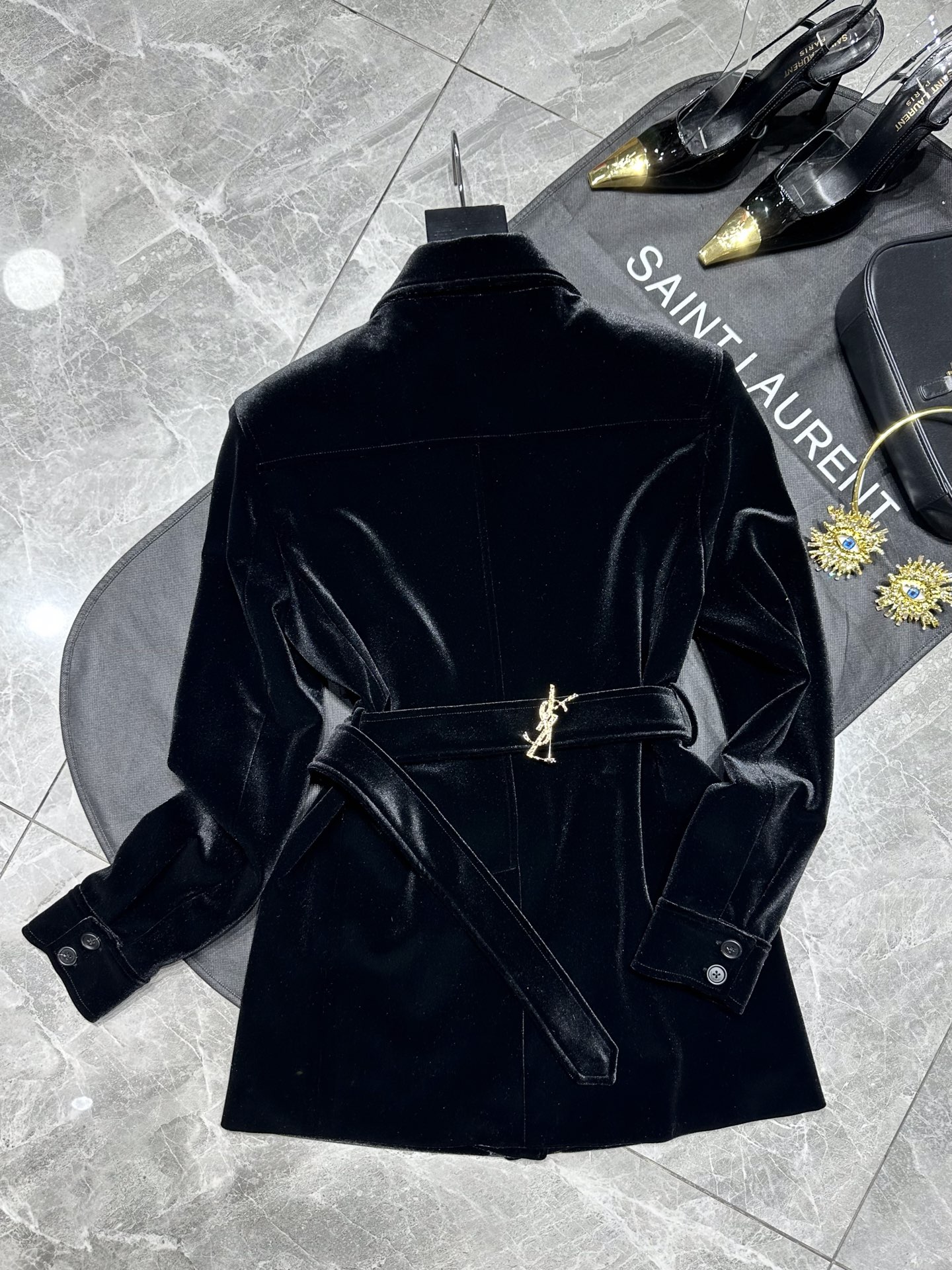 “New Fall and Winter Velvet Collection with Dresses, Bags, Suits, and Accessories” - 图片 9