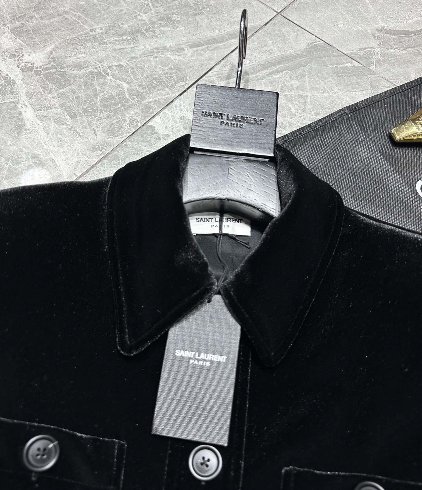 “New Fall and Winter Velvet Collection with Dresses, Bags, Suits, and Accessories” - 图片 3