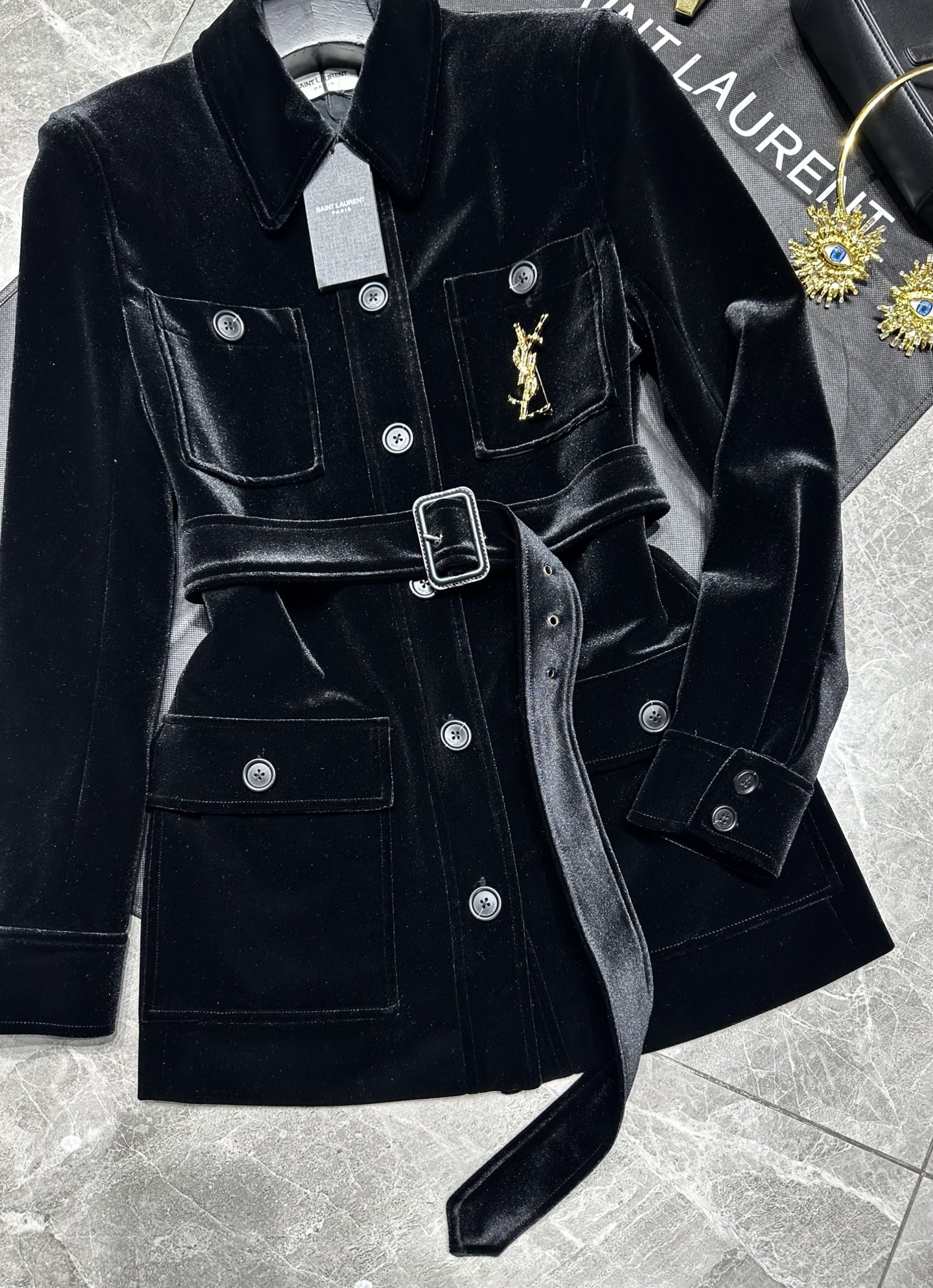 “New Fall and Winter Velvet Collection with Dresses, Bags, Suits, and Accessories” - 图片 5