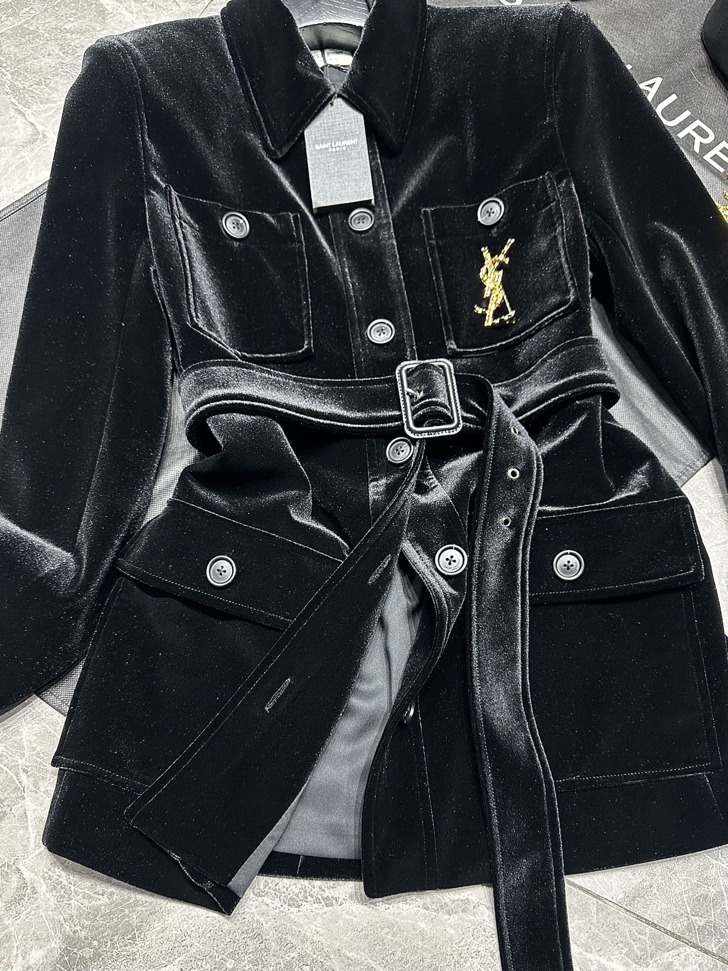 “New Fall and Winter Velvet Collection with Dresses, Bags, Suits, and Accessories” - 图片 8